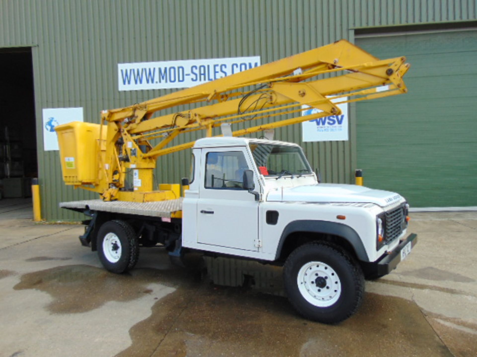 2010 Land Rover Defender 130 2.4 Puma Cherry Picker / Access Lift ONLY 83,760 MILES! - Image 3 of 32