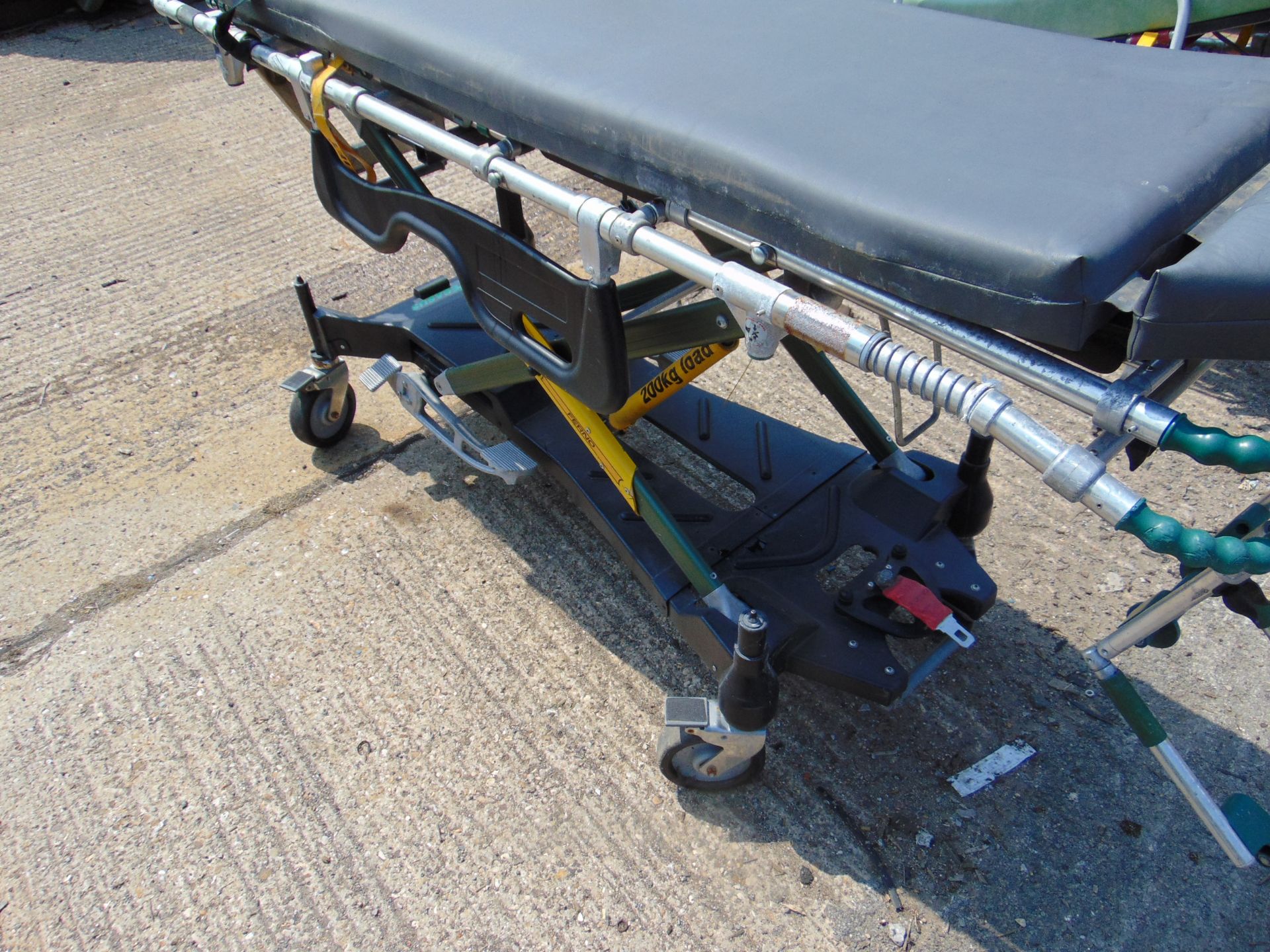 2 x MOBILE STRETCHERS - Image 4 of 9