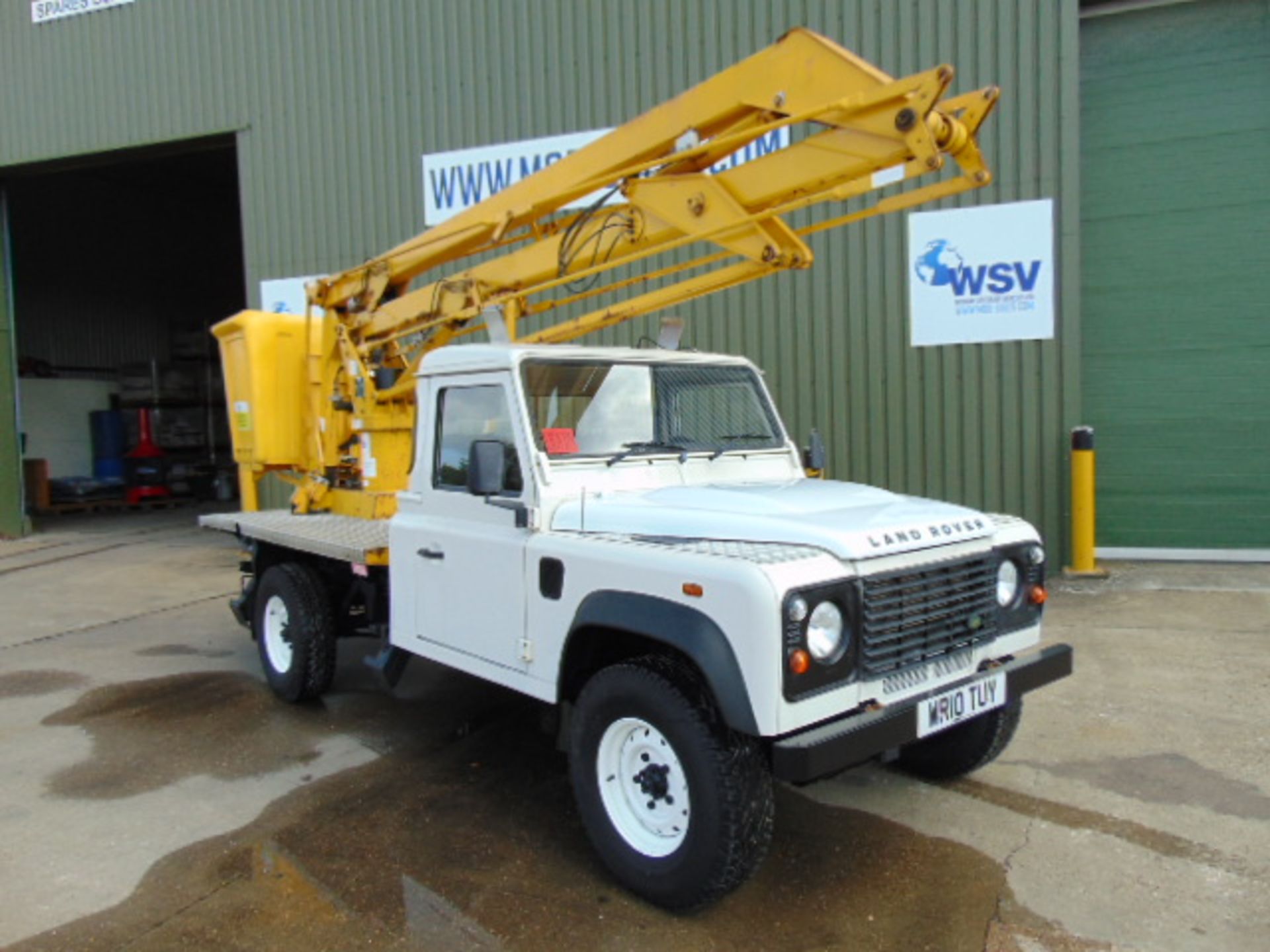 2010 Land Rover Defender 130 2.4 Puma Cherry Picker / Access Lift ONLY 83,760 MILES! - Image 4 of 32