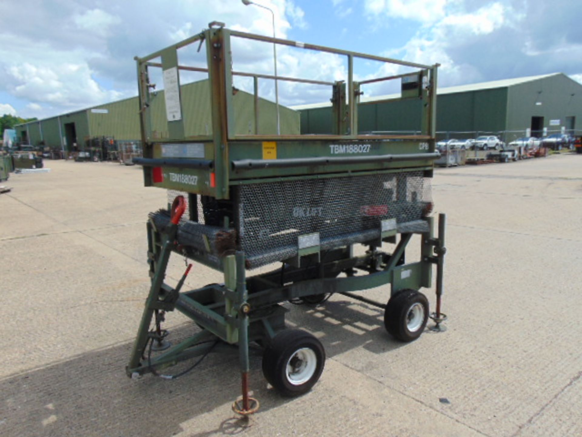 Ex RAF UK Lift Model 002800153 MAP Hydraulic Access Plataform