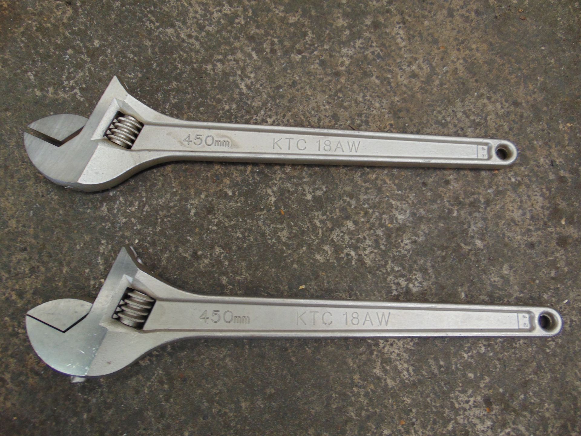 2 x 450mm/18in ADJUSTABLE SPANNERS *UNUSED* - Image 2 of 2