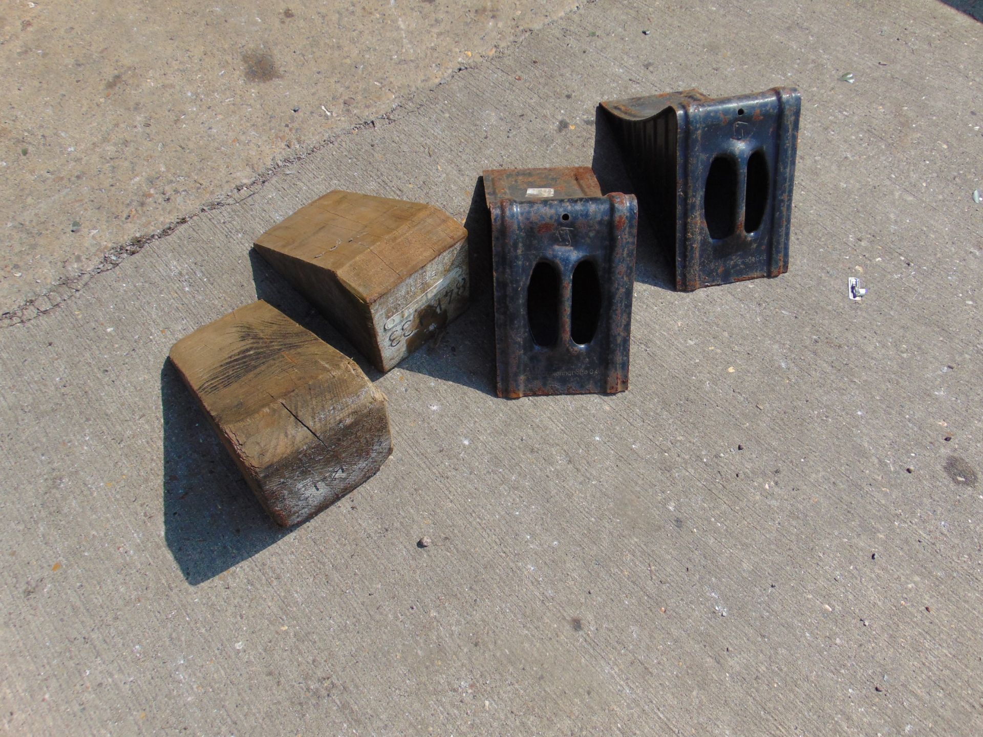 4 x WHEEL CHOCKS, 2 WOODEN 2 METAL