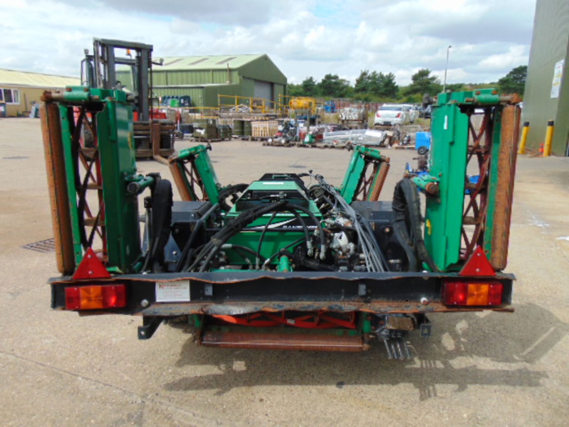 Ransomes TG3400 Trailed Hydraulic Gang Mowers ( 5 Deck ) from Council - Image 7 of 21