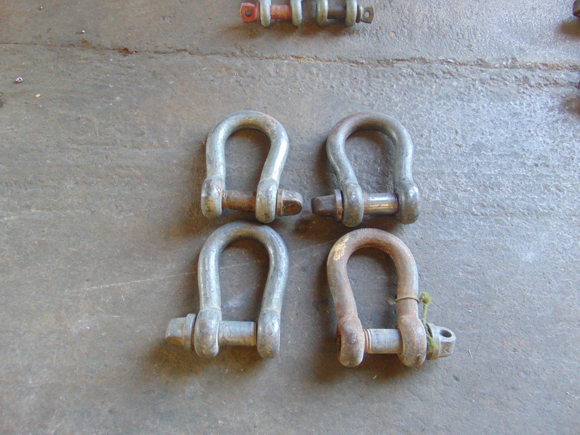 4 x Recovery Bow Shackles Approx. 5.75T