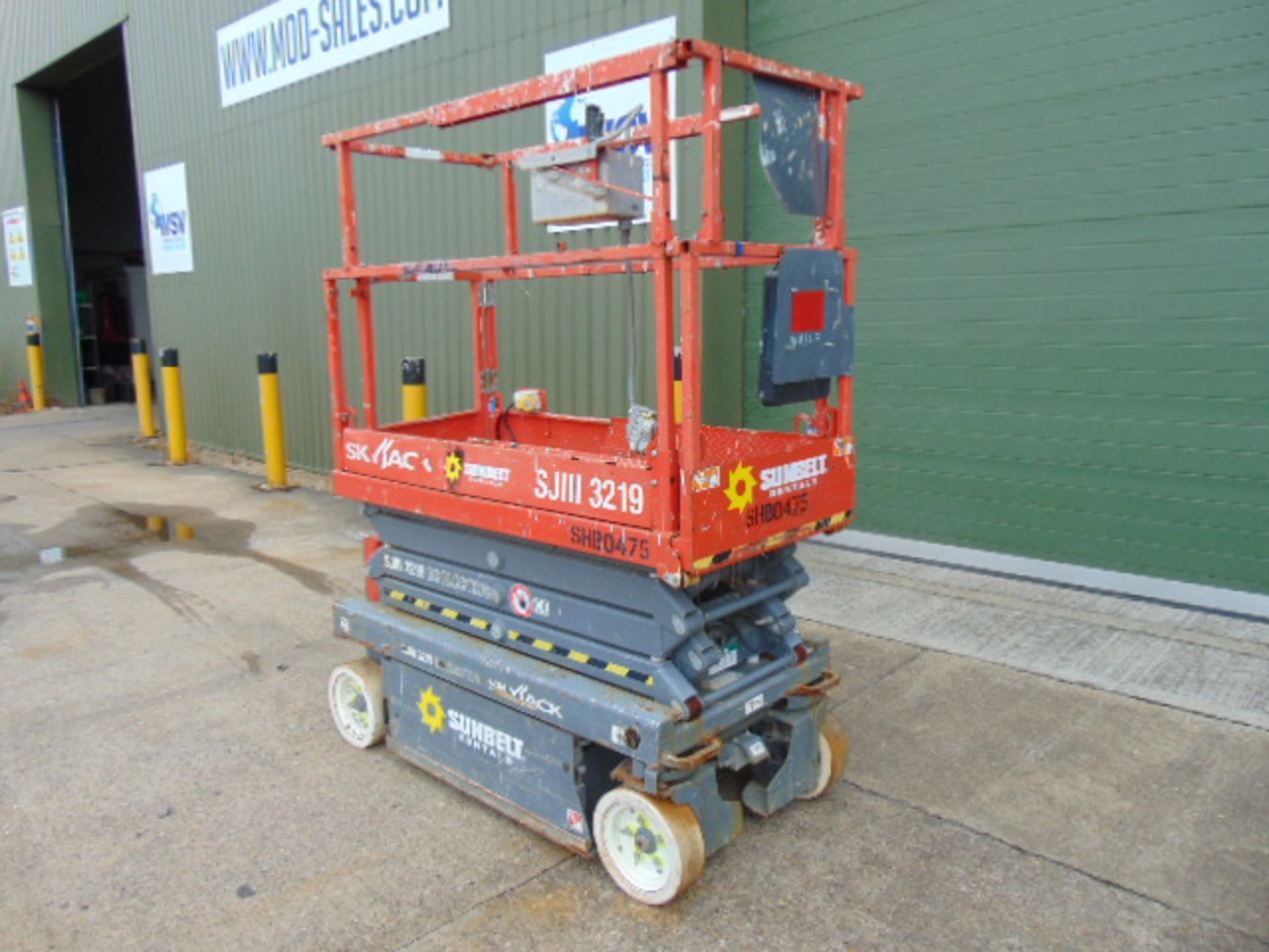 SKYJACK SJIII 3219 Electric Scissor Lift Access Platform ONLY 124 Hours! - Image 4 of 17