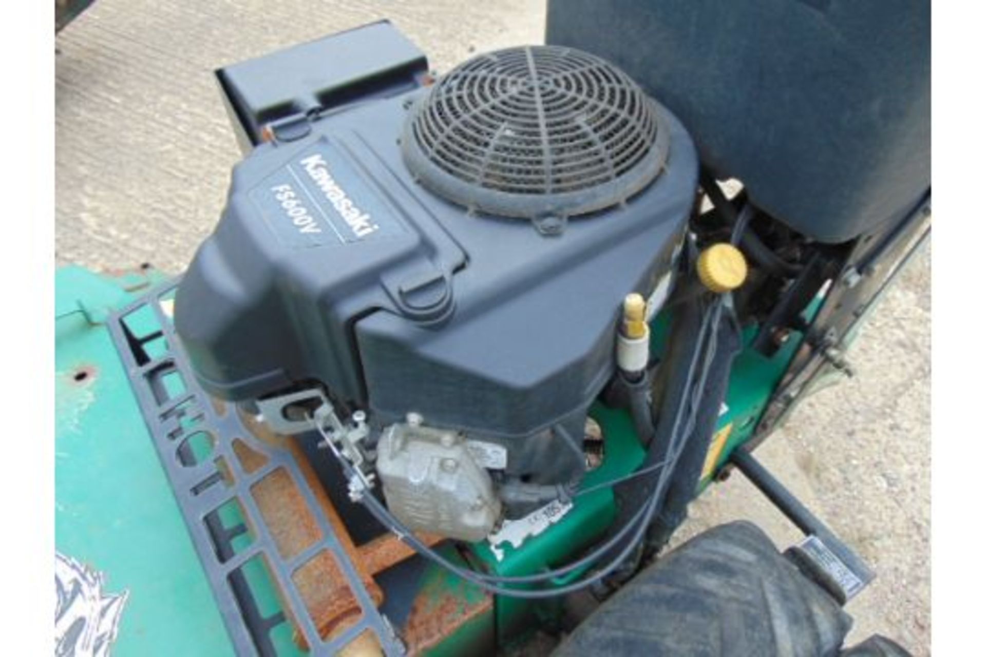 2015 Bobcat Hydrodrive 52 inches zero turn Mower ONLY 1277 HOURS! - Image 7 of 9