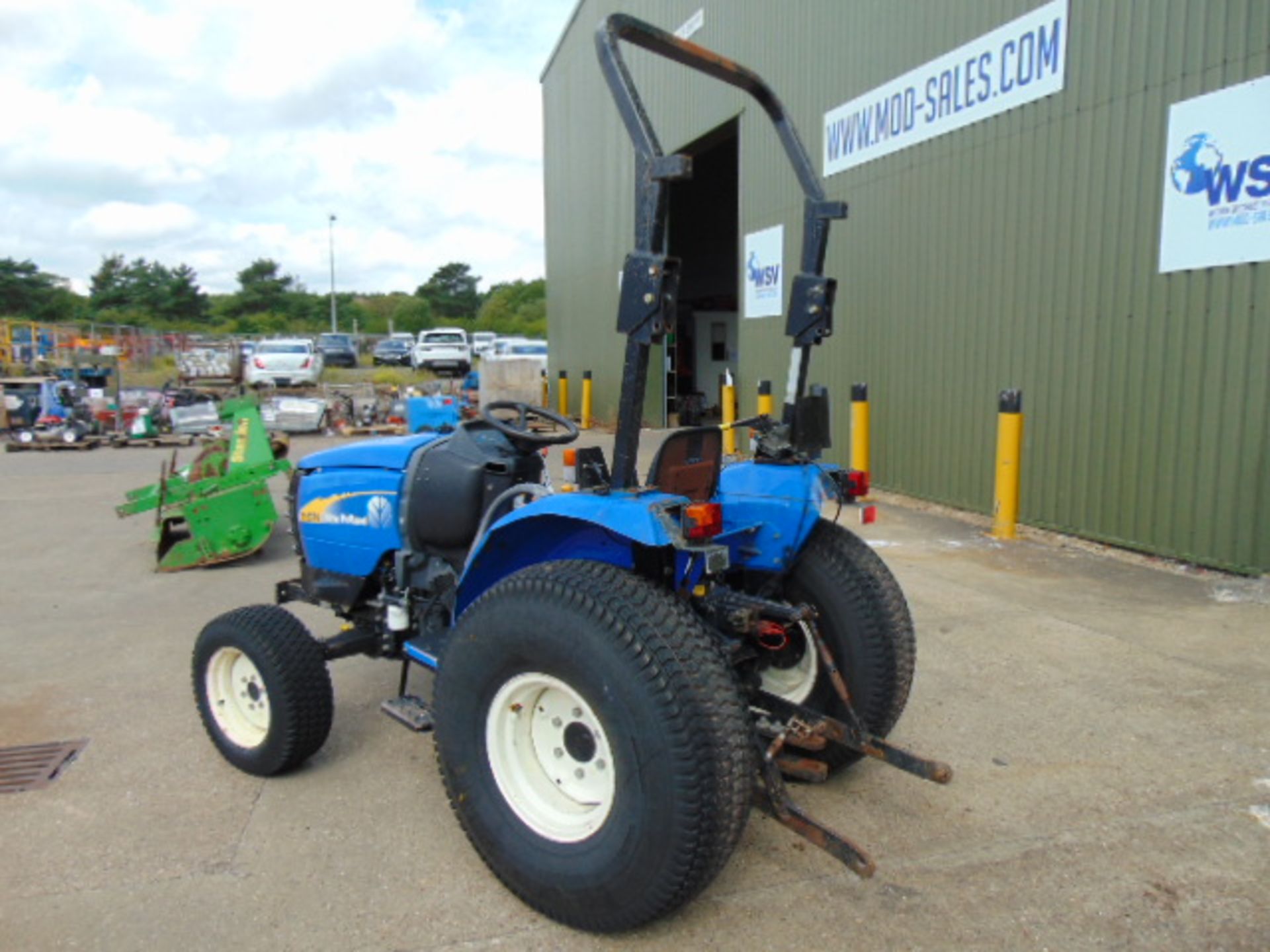 New Holland T1570 Compact Tractor shows ONLY 2,488 HOURS! - Bild 6 aus 16