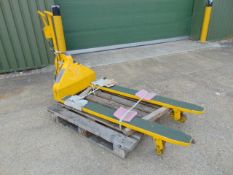 Ex Reserve 1,360Kg Hand Pallet Truck (60 inch Forks)