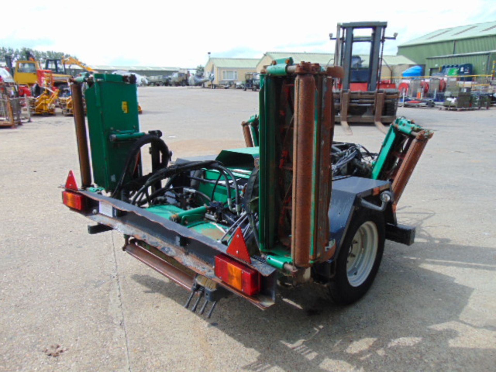 Ransomes TG3400 Trailed Hydraulic Gang Mowers ( 5 Deck ) from Council - Image 8 of 21