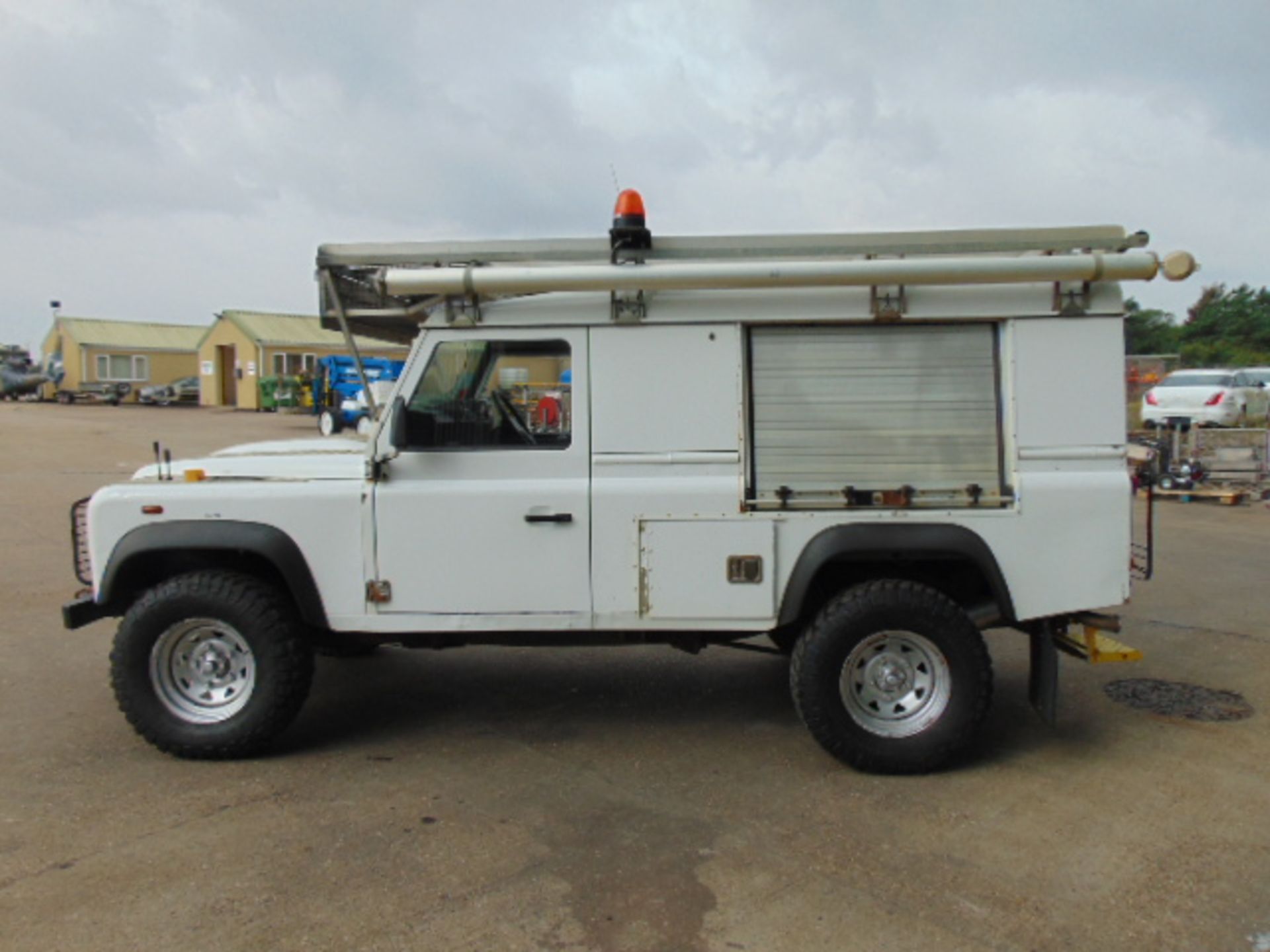 2011 Land Rover Defender 110 Puma hardtop 4x4 Utility vehicle - Image 5 of 41