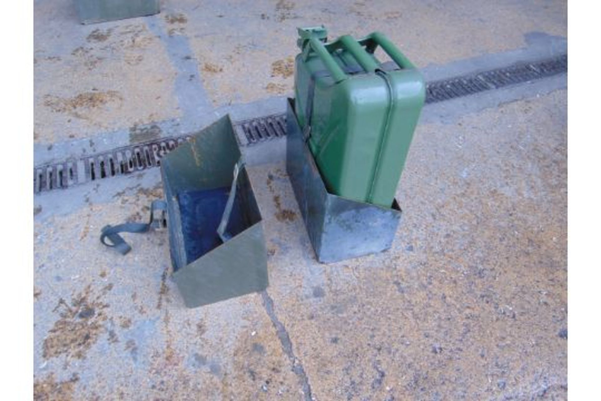 2 x JERRY CAN HOLDERS - Image 4 of 5