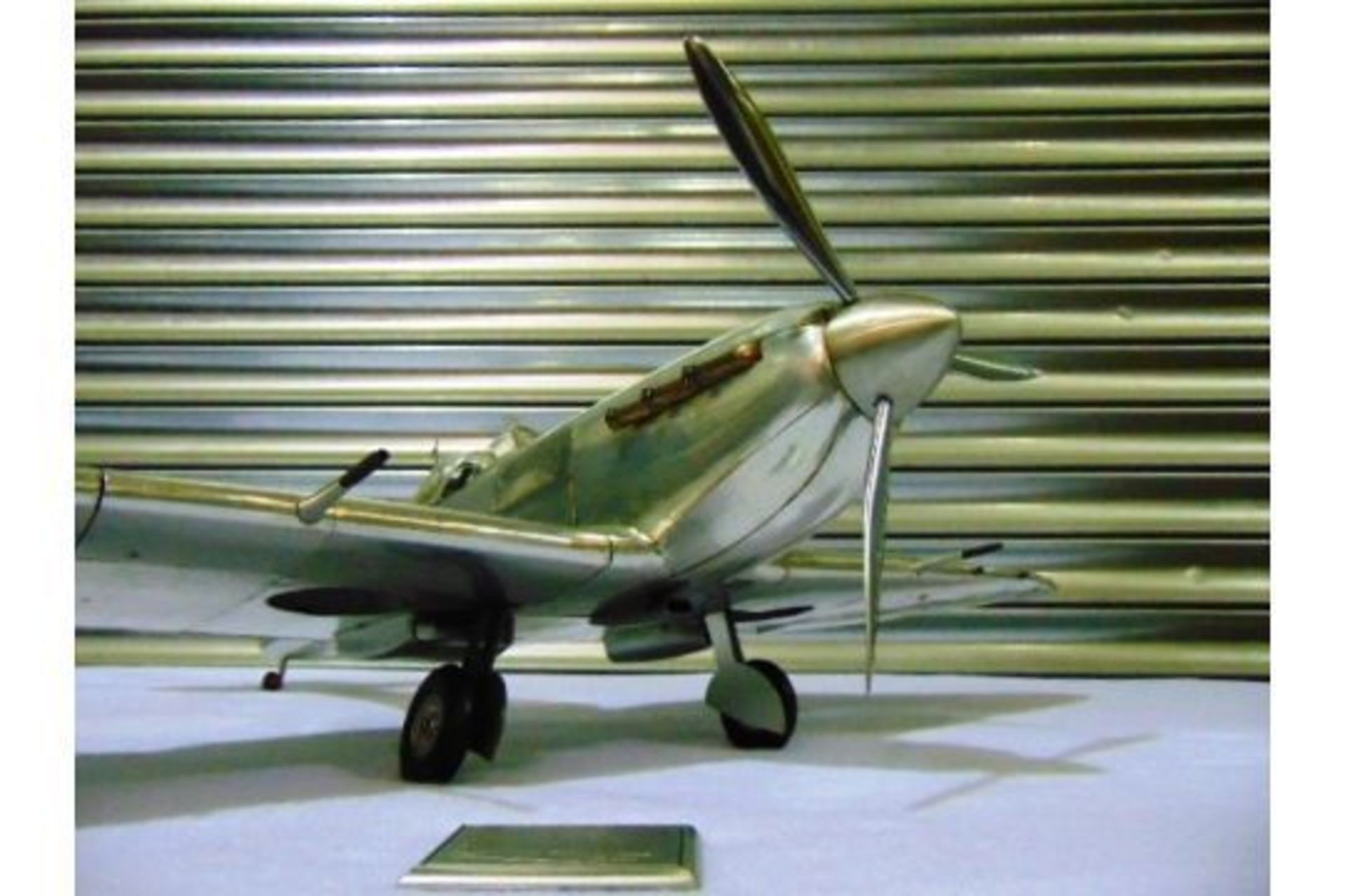 WWII SUPERMARINE SPITFIRE ALUMINIUM SCALE MODEL - Image 4 of 10