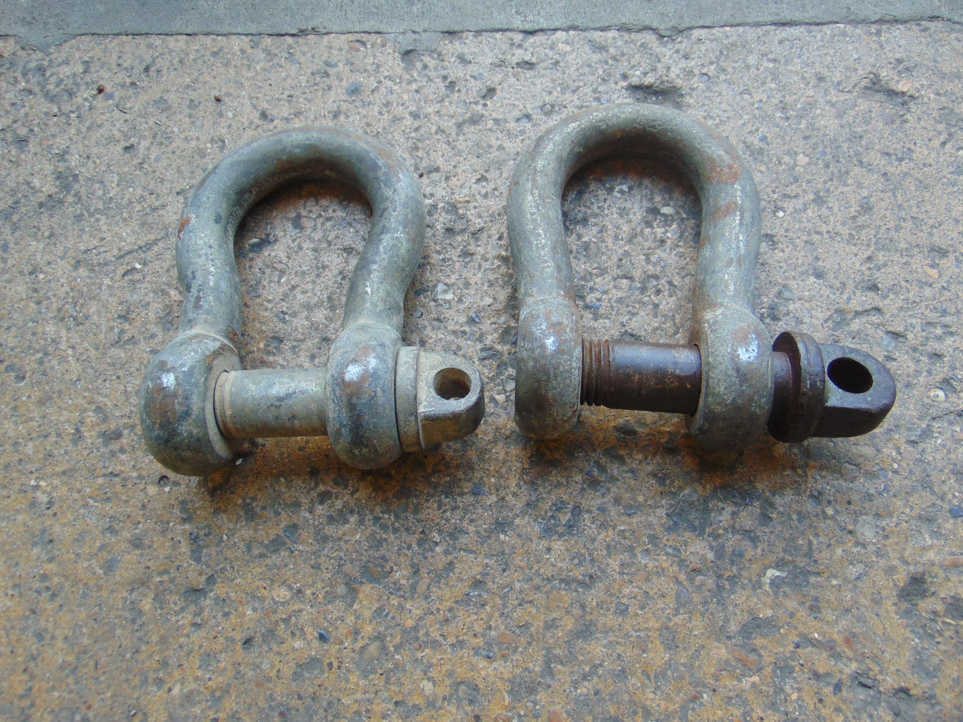 2 x Recovery Bow Shackles Approx. 5.75T