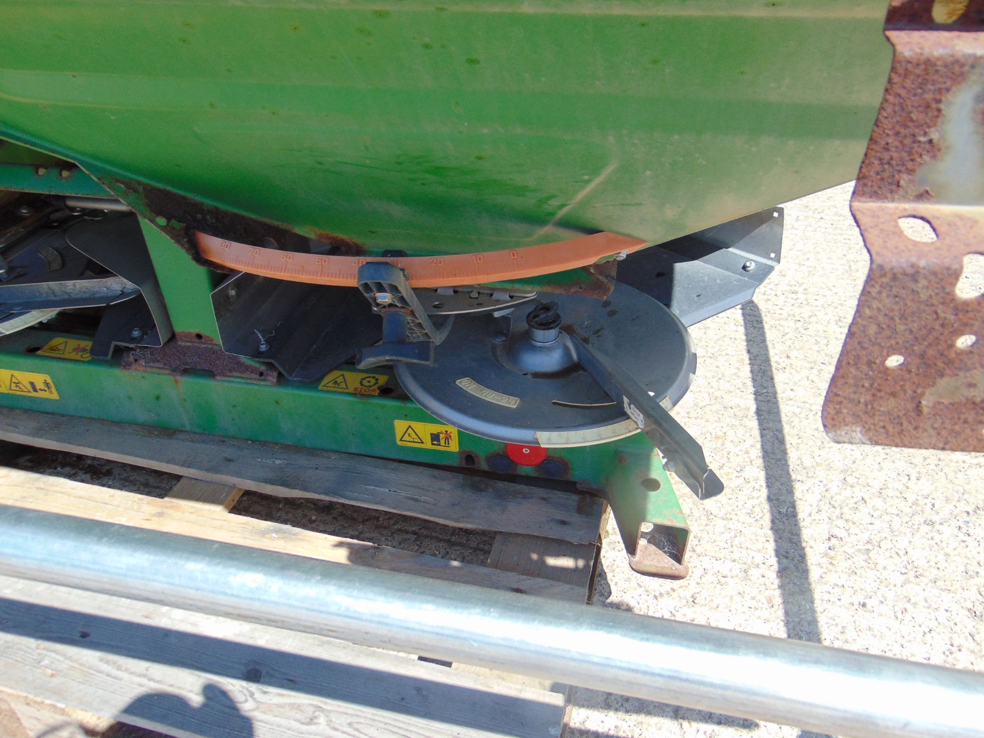 AMAZONE FERTILIZER SPREADER ZA-M 1200 with hydraulics - Image 3 of 12