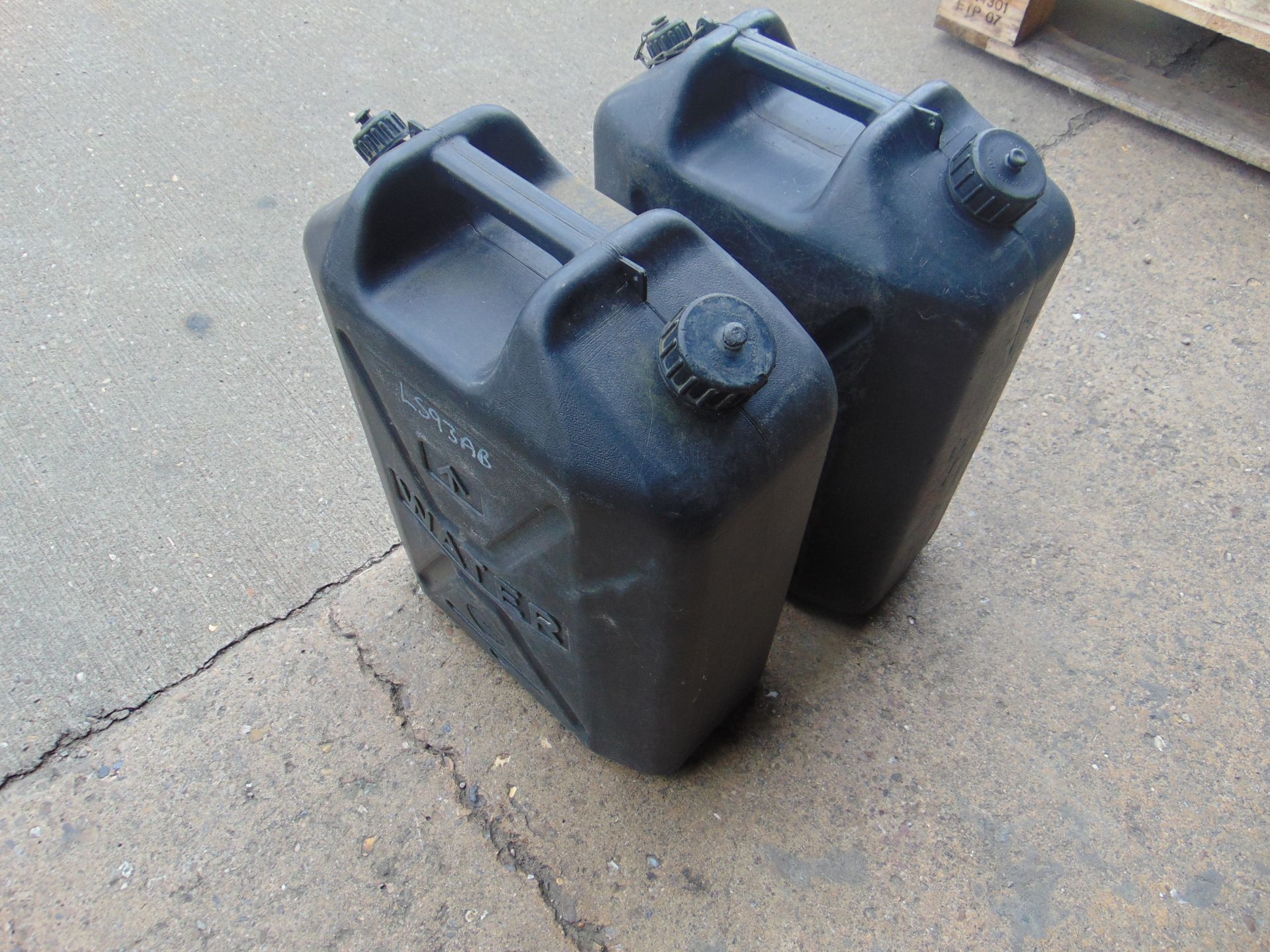 2 x 20lt WATER JERRY CANS - Image 2 of 4