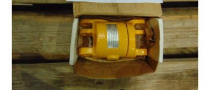 GUNNEBO 8 TONNE CRANE INSULATED SWIVEL ROTATOR LINK- UNISSUED