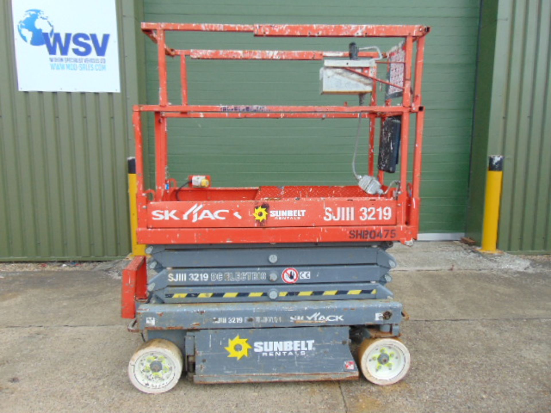 SKYJACK SJIII 3219 Electric Scissor Lift Access Platform ONLY 124 Hours! - Image 2 of 17