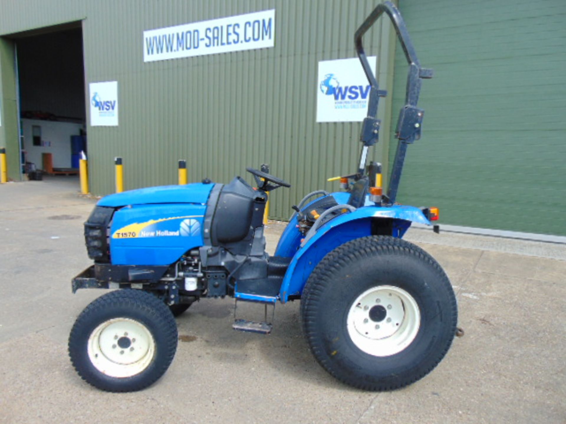New Holland T1570 Compact Tractor shows ONLY 2,488 HOURS! - Image 5 of 16
