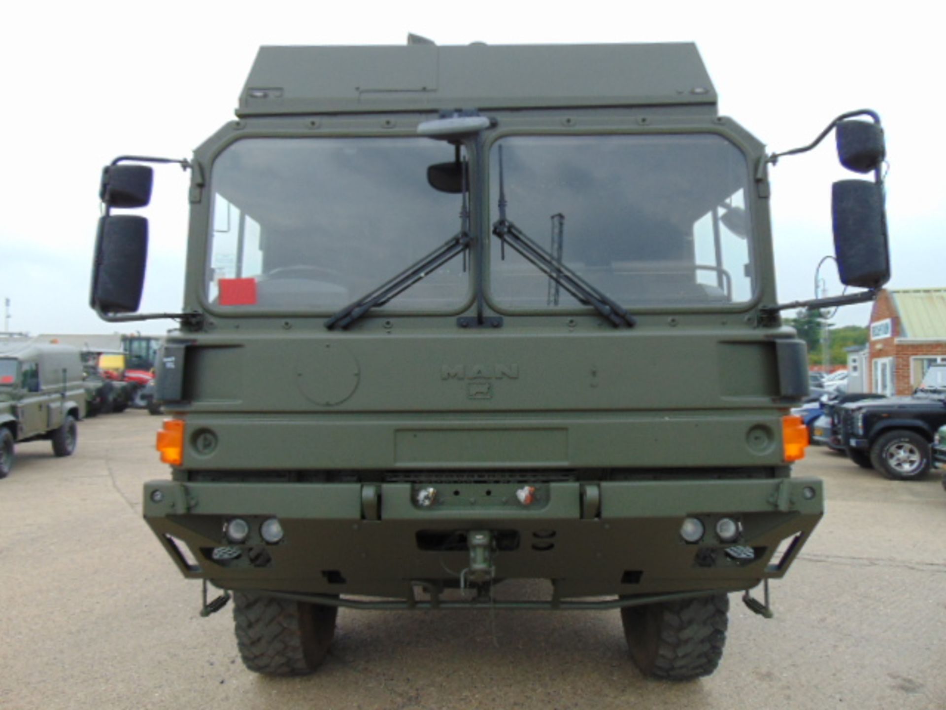 MAN 4X4 HX60 18.330 FLAT BED CARGO TRUCK ONLY 26,009Km! - Image 2 of 32