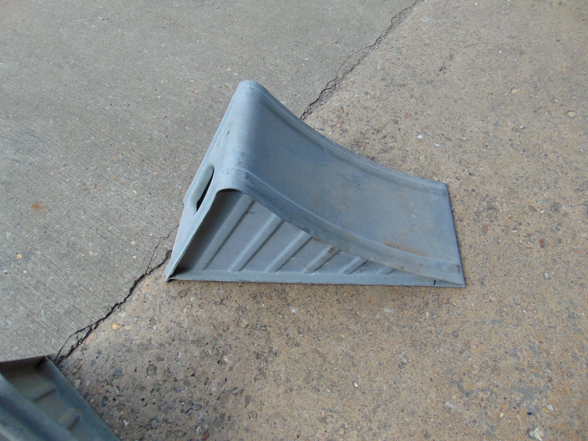 Heavy Duty 200mm wide Wheel Chocks - Image 4 of 4