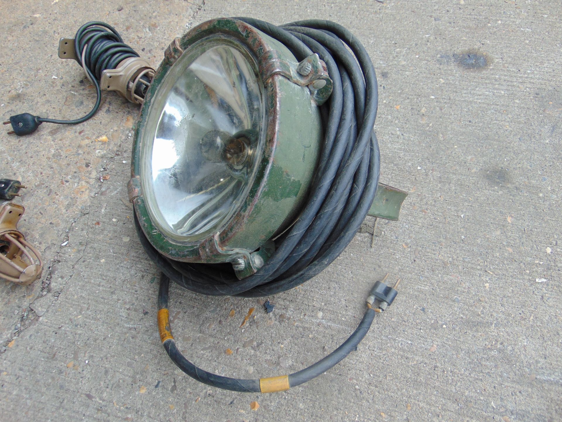 1 x LARGE SPOTLIGHT & 2 x INSPECTION LIGHTS, ALL 2 PIN CONNECTORS - Image 4 of 4