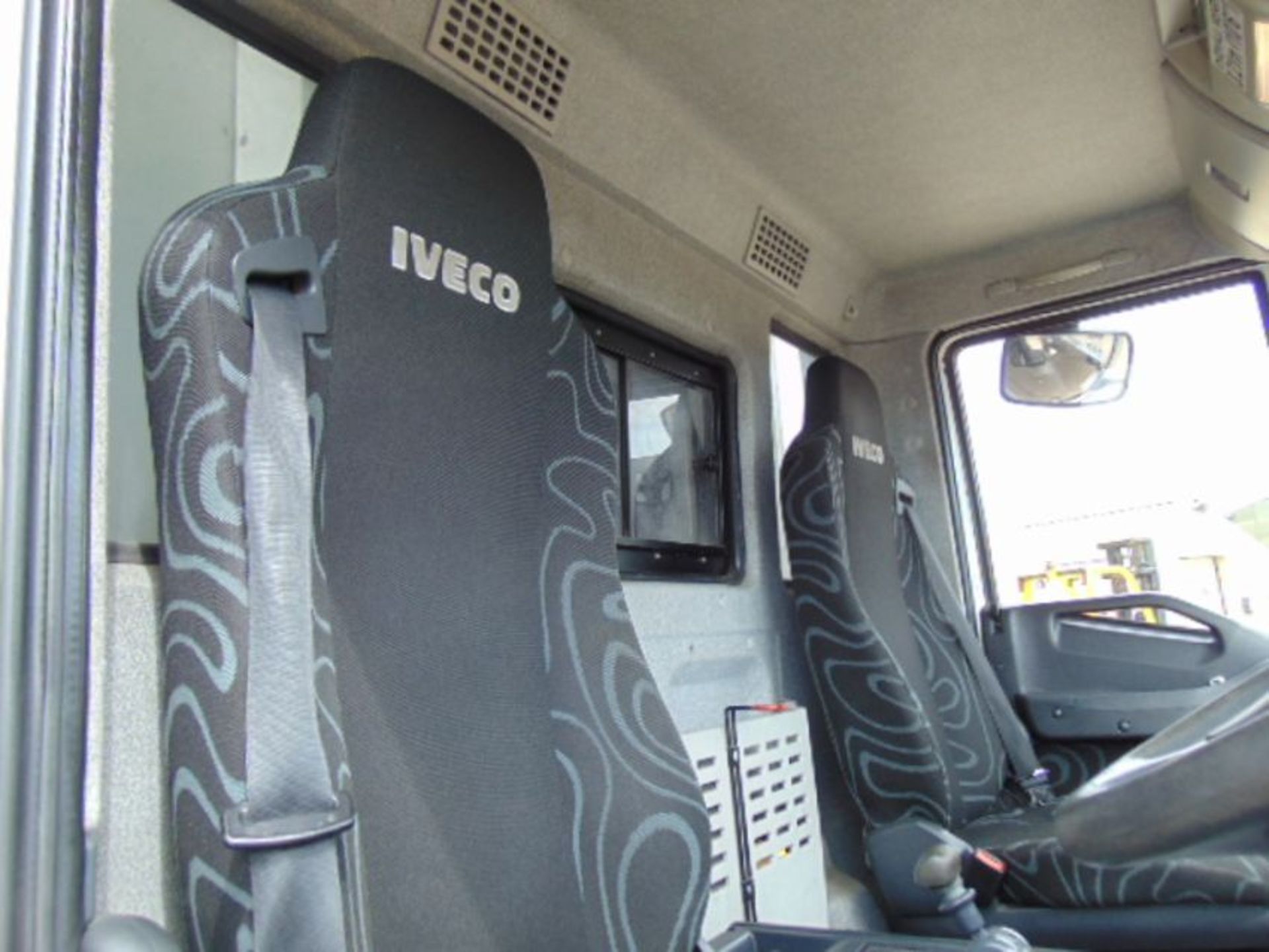 2011 Iveco Eurocargo 100E18 Day Cab Box Van 4x2 3.9L Diesel - Prison/Secure Transport - Bild 20 aus 25