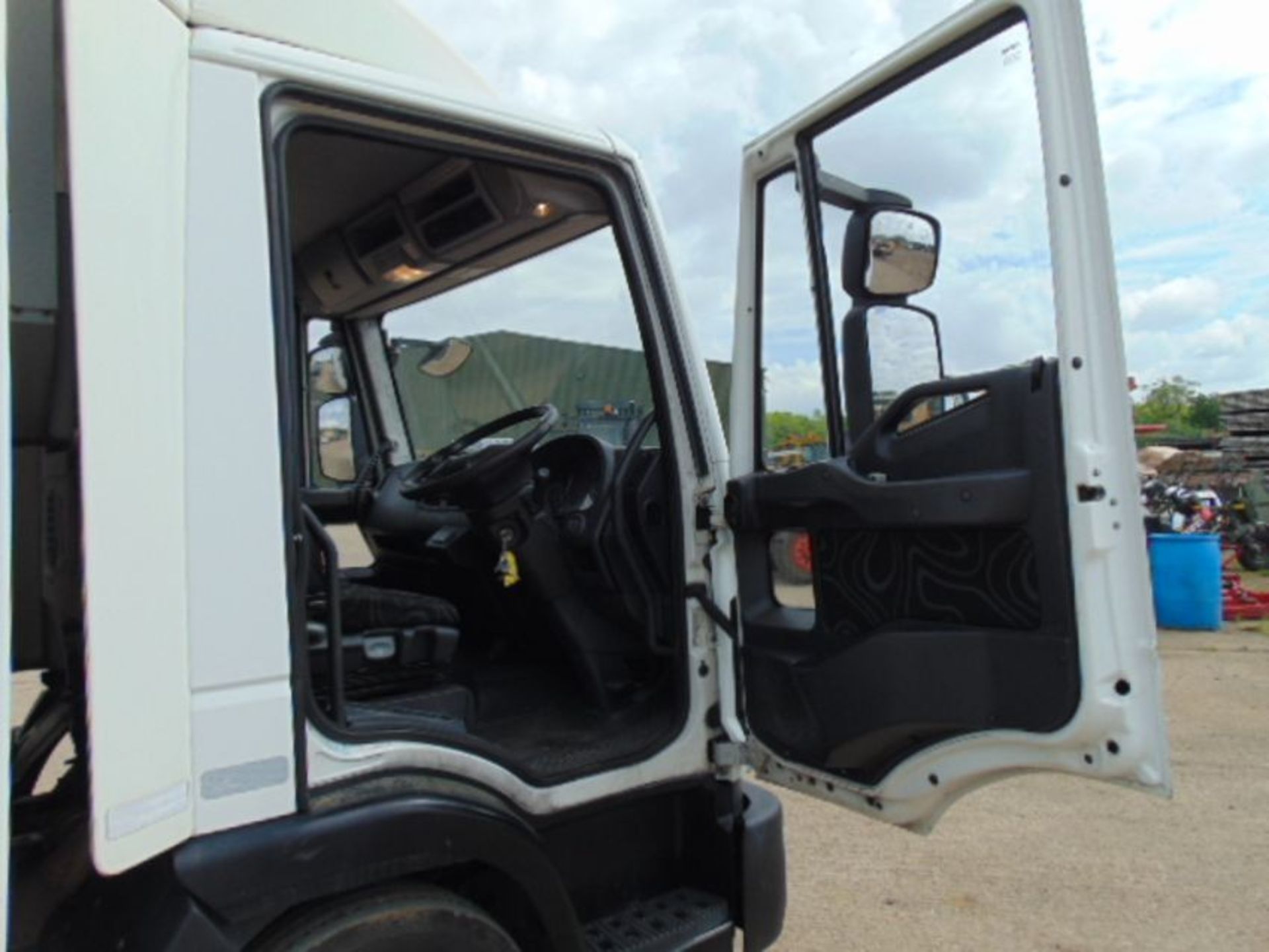 2011 Iveco Eurocargo 100E18 Day Cab Box Van 4x2 3.9L Diesel - Prison/Secure Transport - Bild 18 aus 25