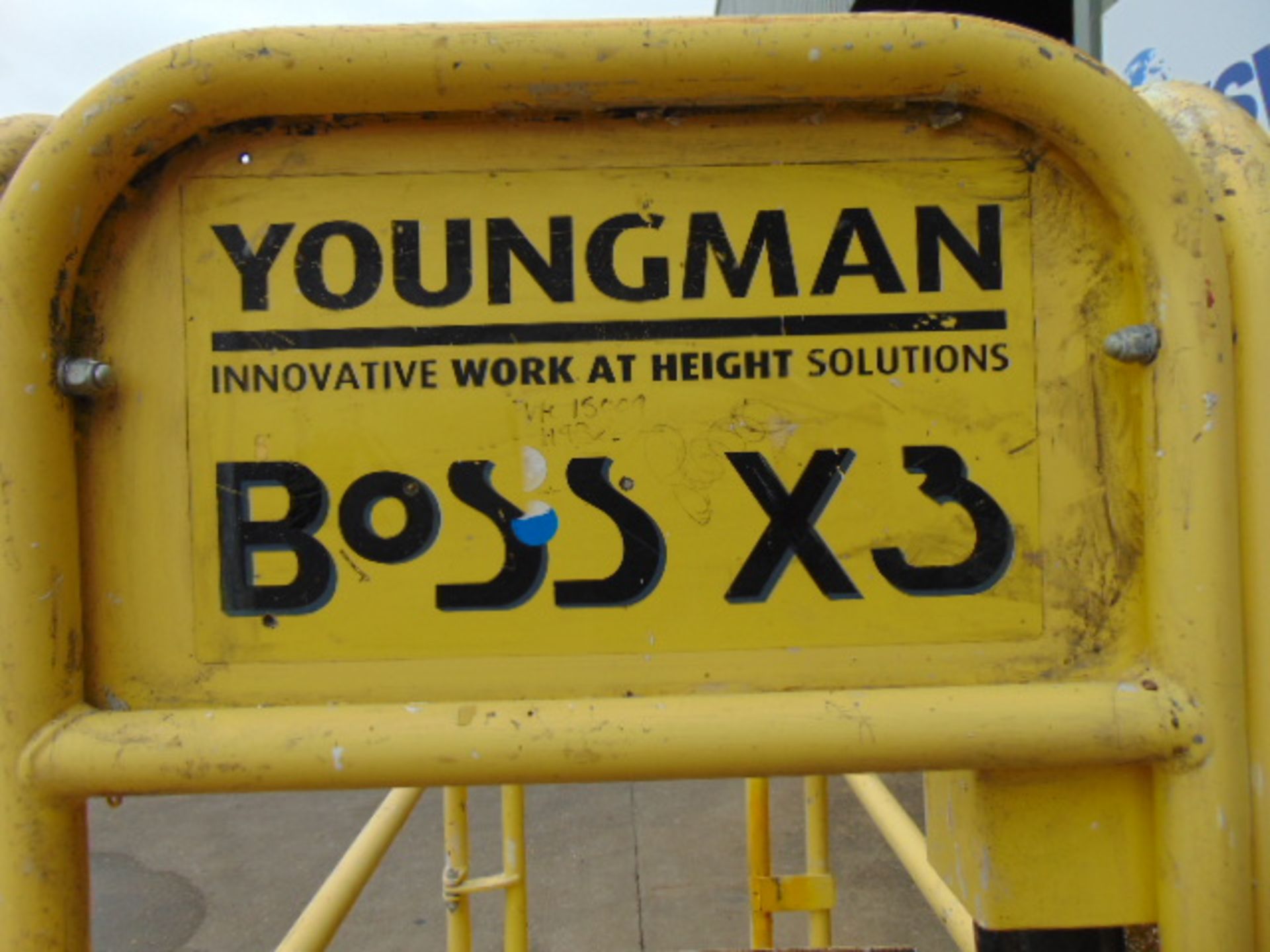 2012 Youngman BoSS X3 Electric Access Platform Scissor Lift - Image 6 of 11