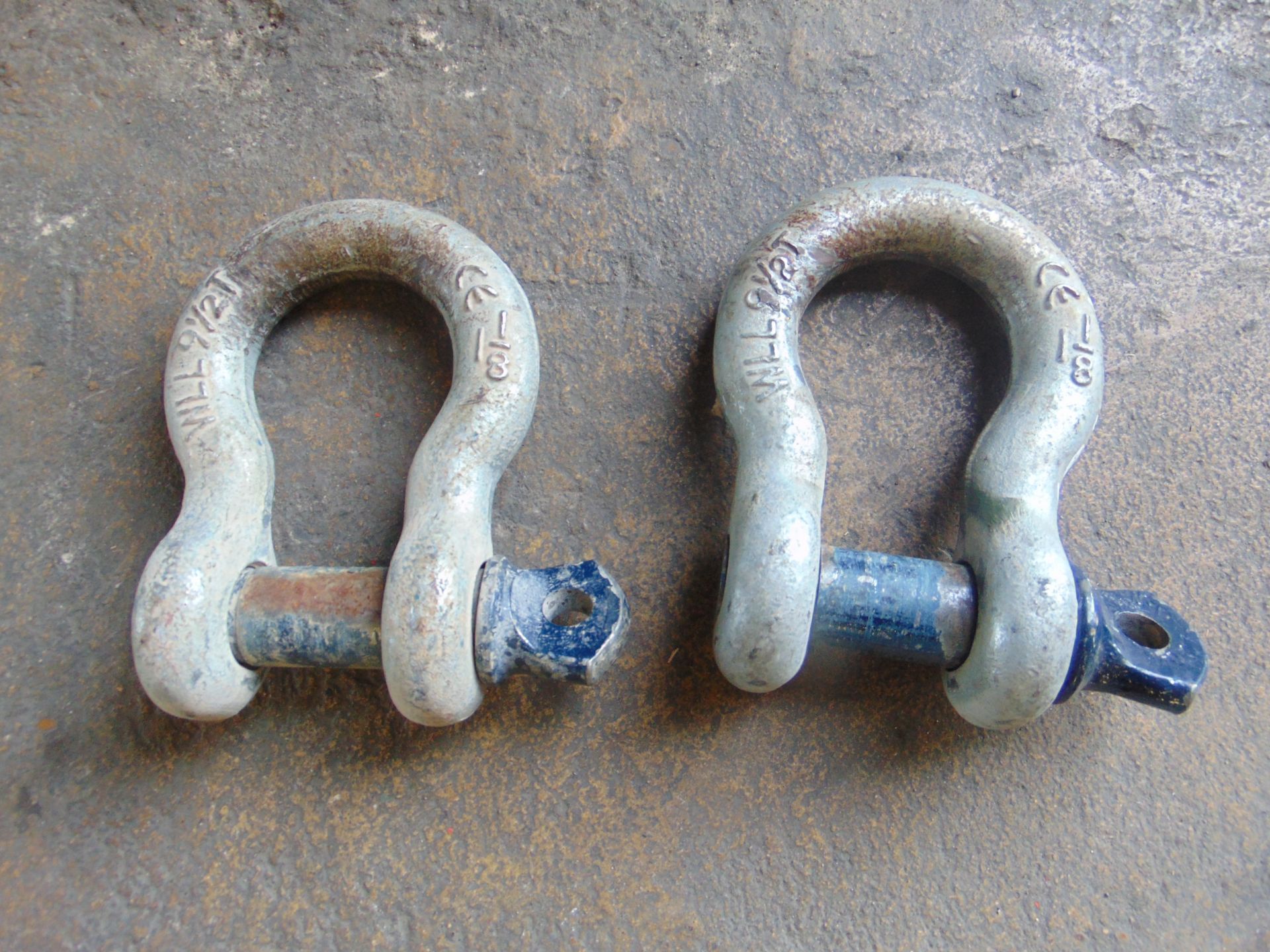 2 x 9.5T Bow Shackles