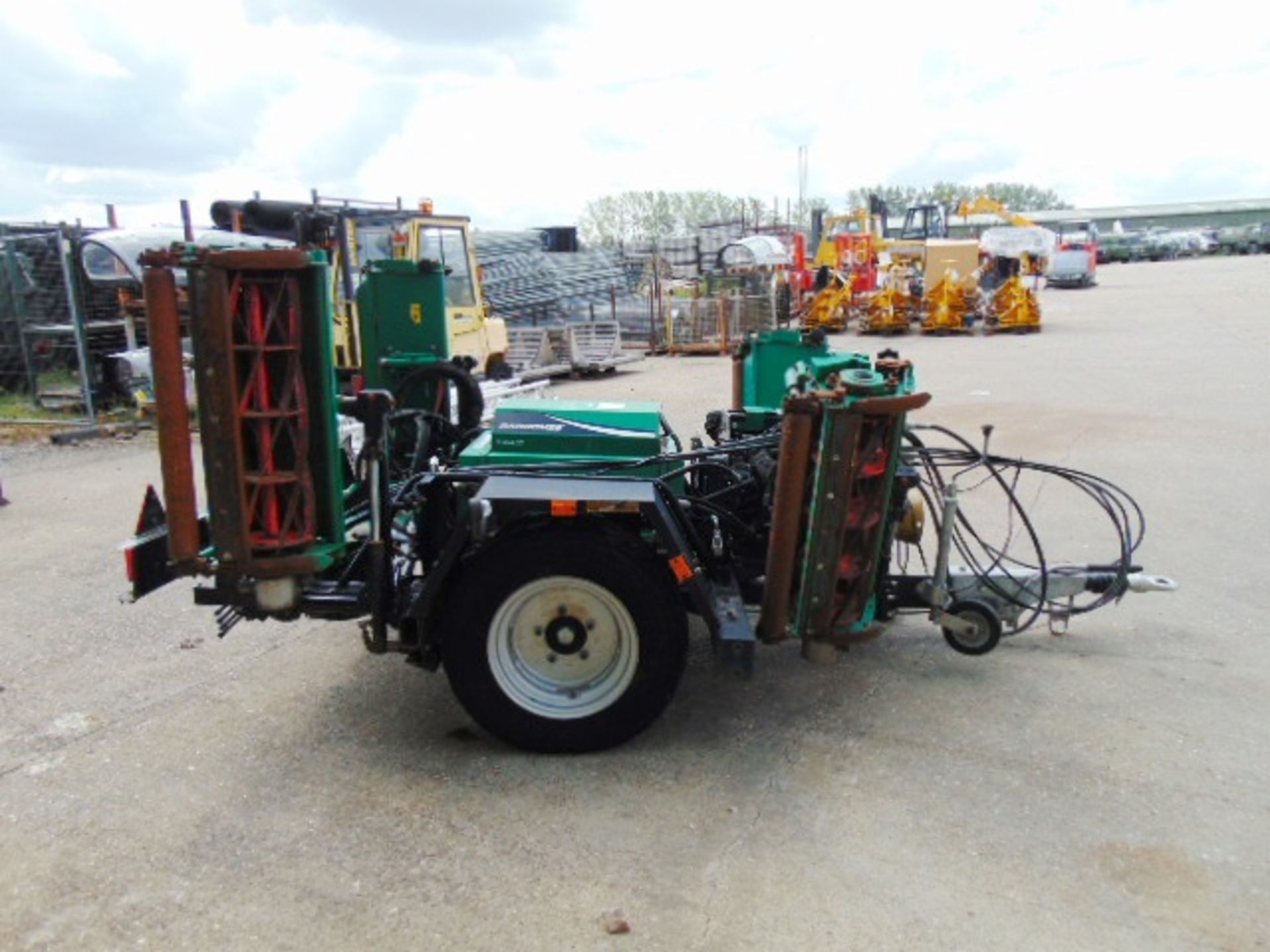 Ransomes TG3400 Trailed Hydraulic Gang Mowers ( 5 Deck ) from Council - Image 4 of 21