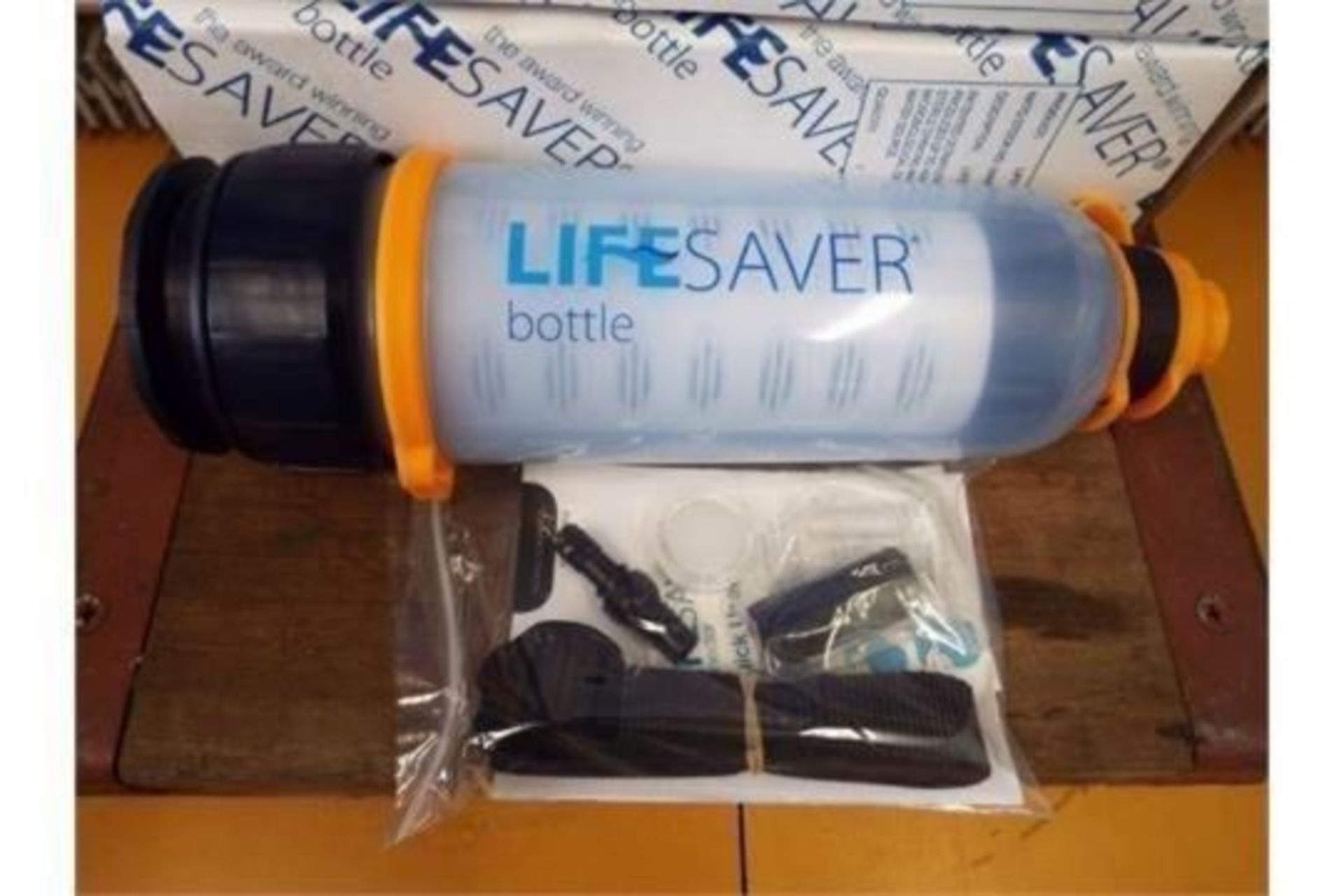30 x Unissued Lifesaver 400UF ultra filtration water bottles, with storage box - Image 3 of 8