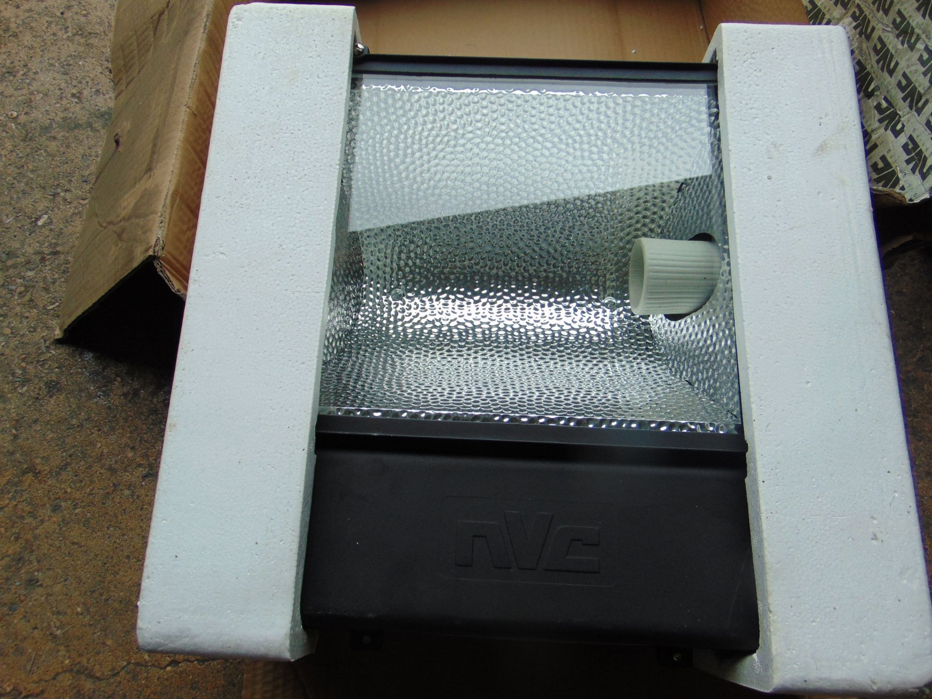 2 x 400W INDUSTRIAL ROOF/BUILDING LIGHTS *UNUSED* - Image 6 of 8