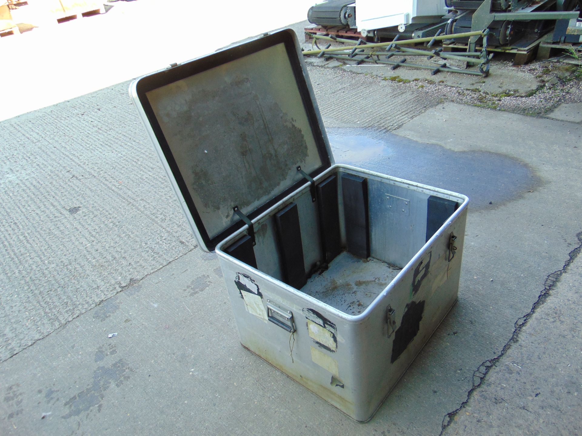Stackable Aluminium Storage Box L72cm x W60cm x H49cm - Image 6 of 6