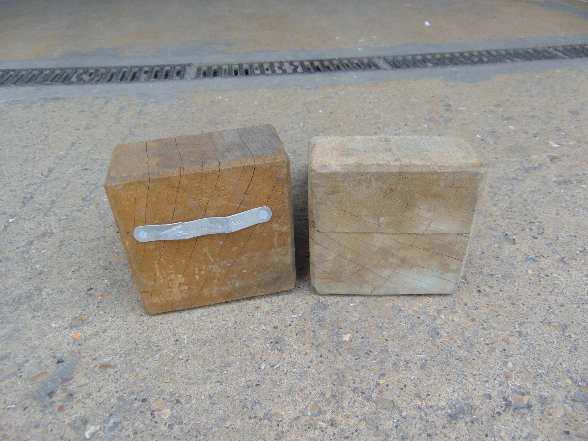 2 x Wooden Wheel Chocks *Unissued* - Image 3 of 3