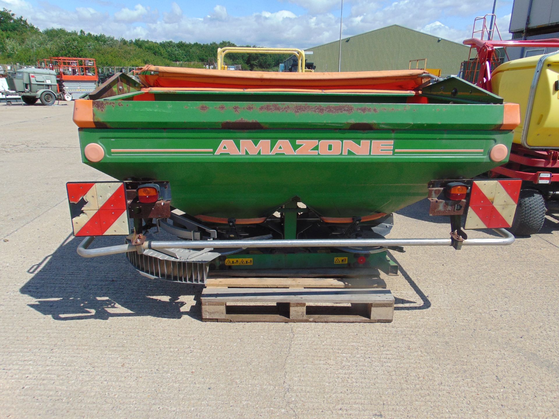 AMAZONE FERTILIZER SPREADER ZA-M 1200 with hydraulics