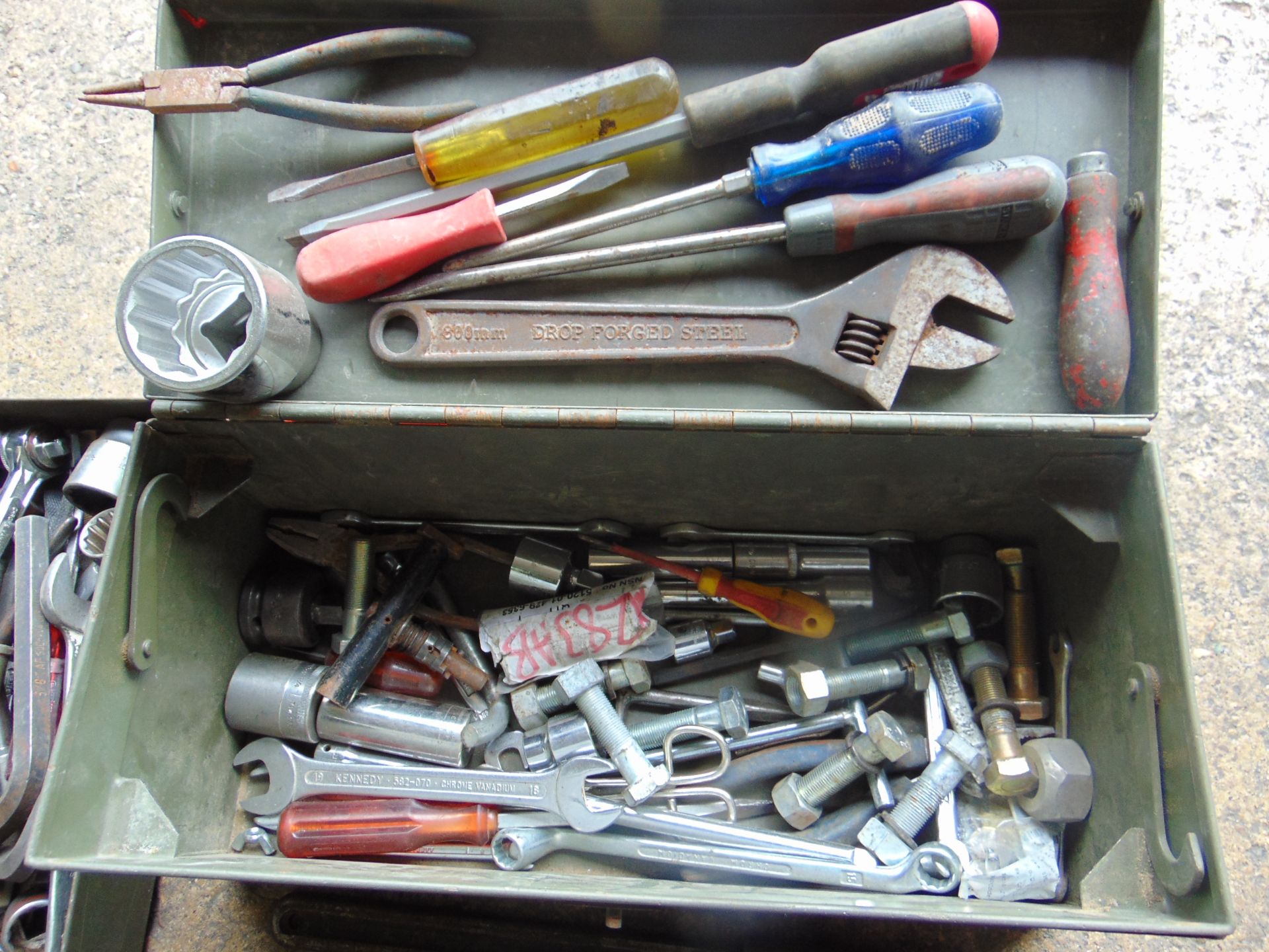 TOOLBOX WITH LARGE AMOUNT OF TOOLS - Image 3 of 6