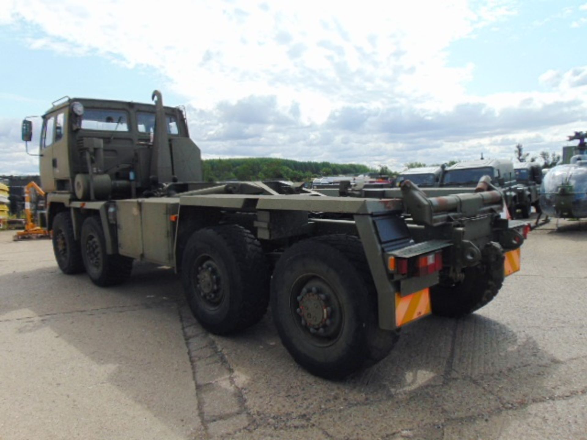 DAF 8x6 DROPS Multilift LHD Hook Loader - Image 10 of 35