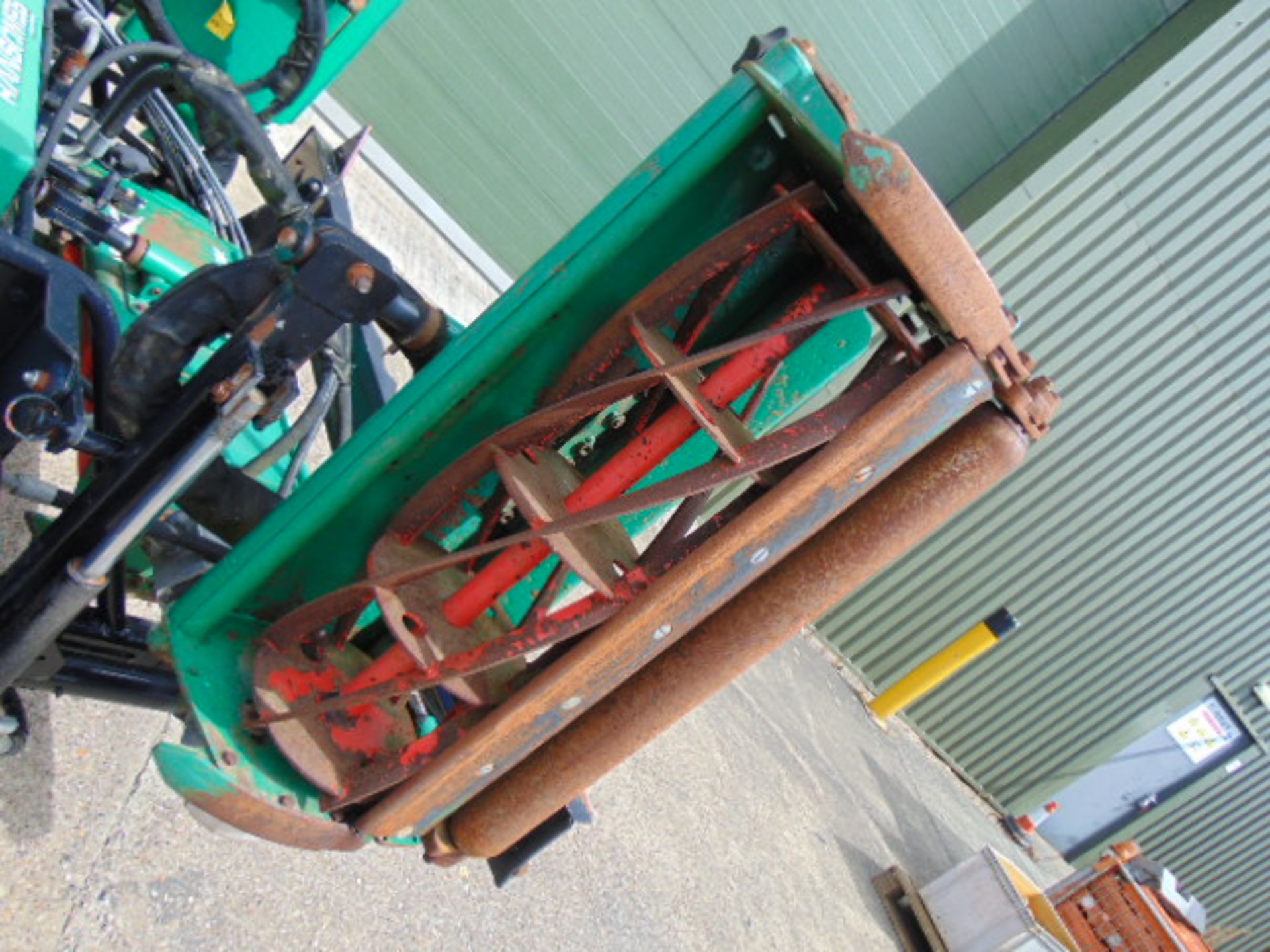 Ransomes TG3400 Trailed Hydraulic Gang Mowers ( 5 Deck ) from Council - Image 10 of 21