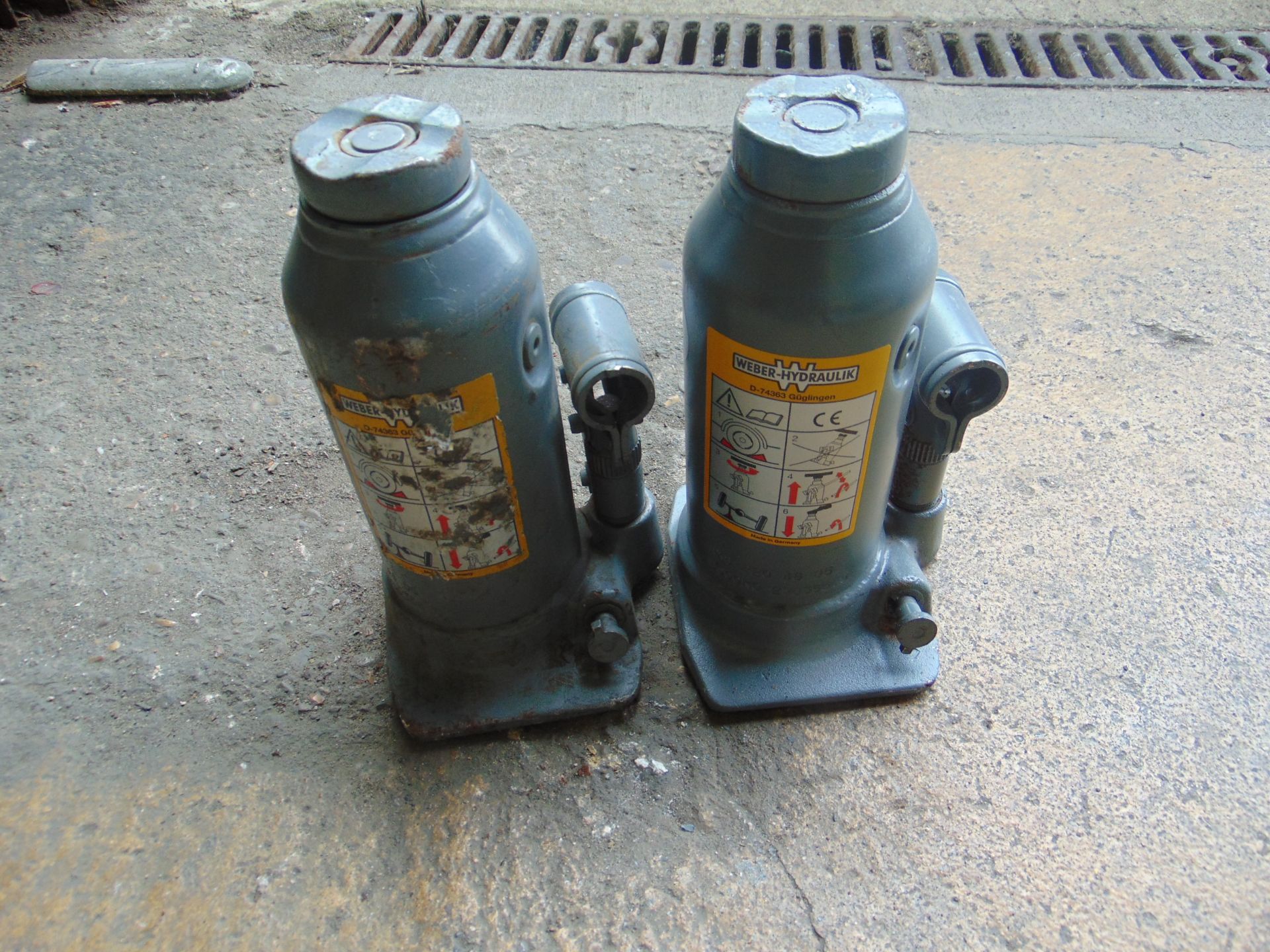 2 x Webber-Hydraulik 8t vehicle bottle jack