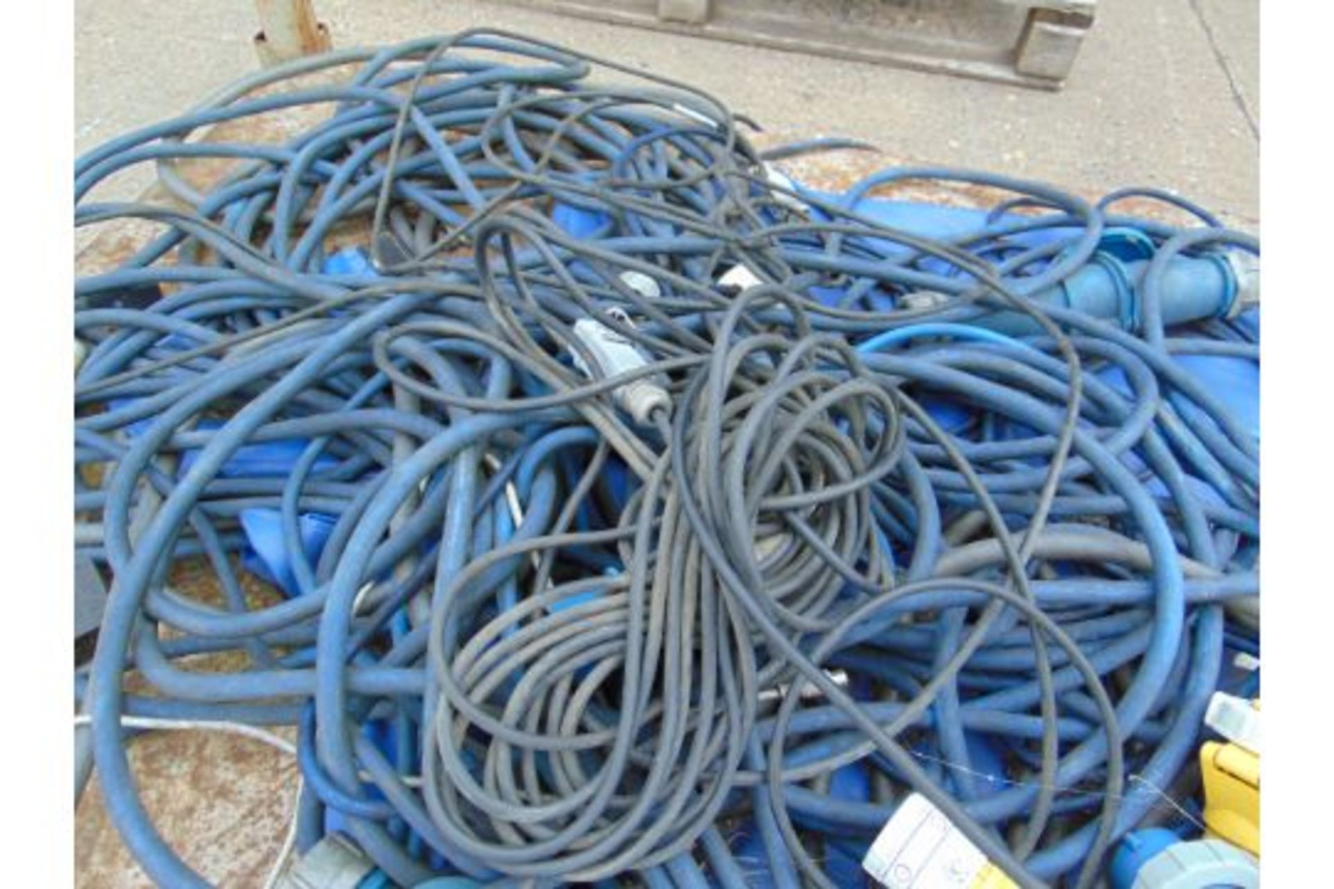 Mixed Electrical Power Cables, Connectors, Plugs, Sockets etc - Image 4 of 4