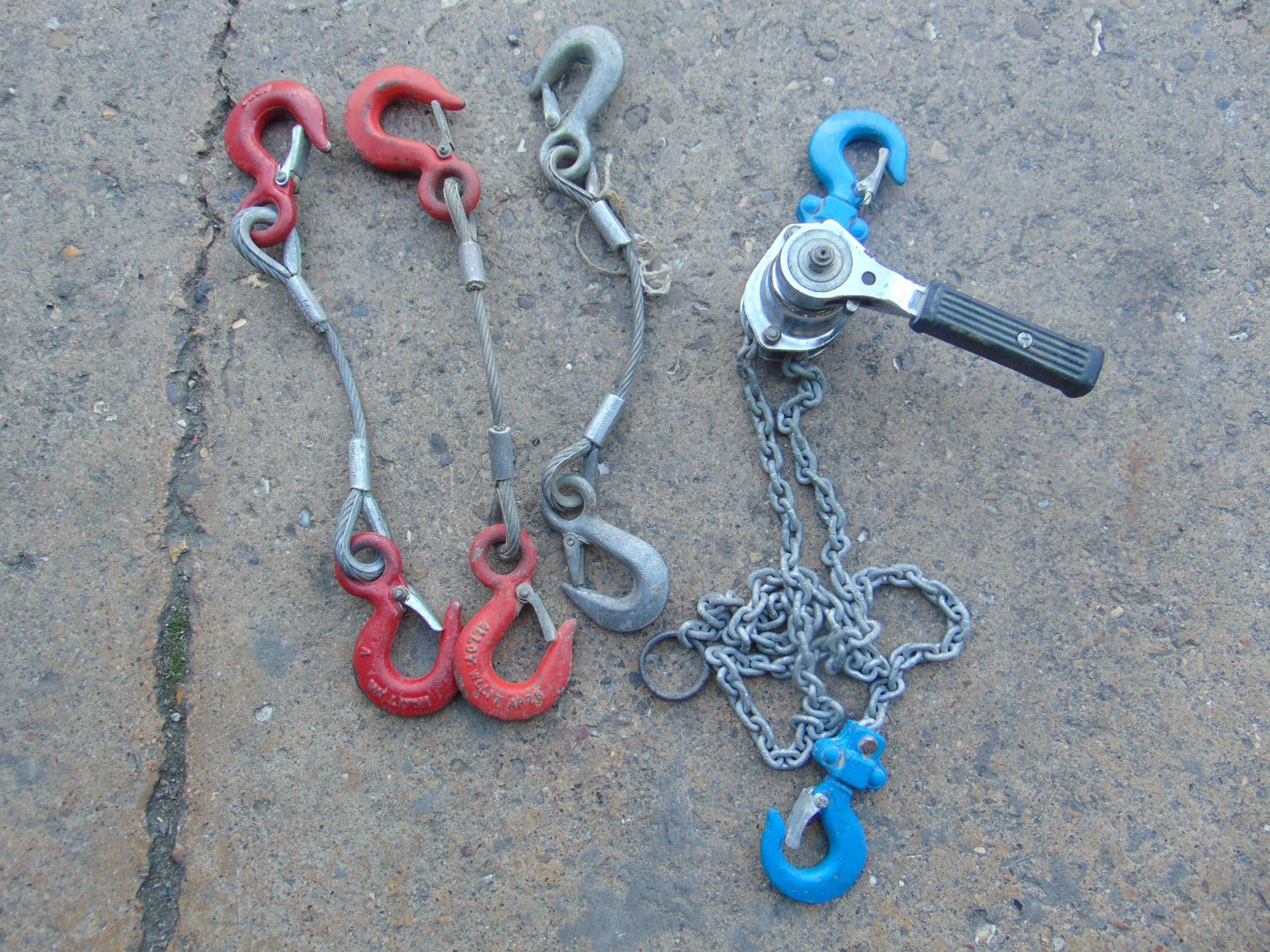 Samson 1/4T Lever Block & 3 x 250kg wire ropes with hooks.