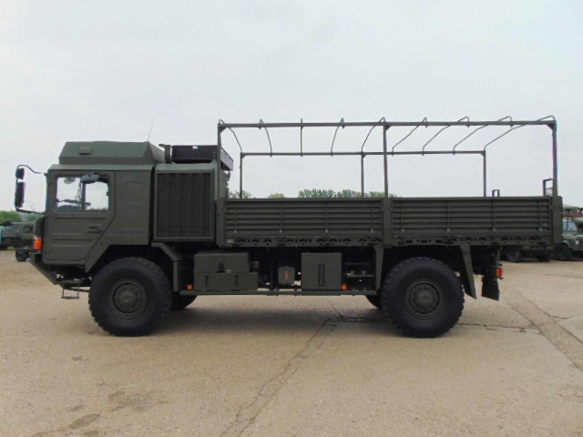 MAN 4X4 HX60 18.330 FLAT BED CARGO TRUCK ONLY 26,009Km! - Image 4 of 32