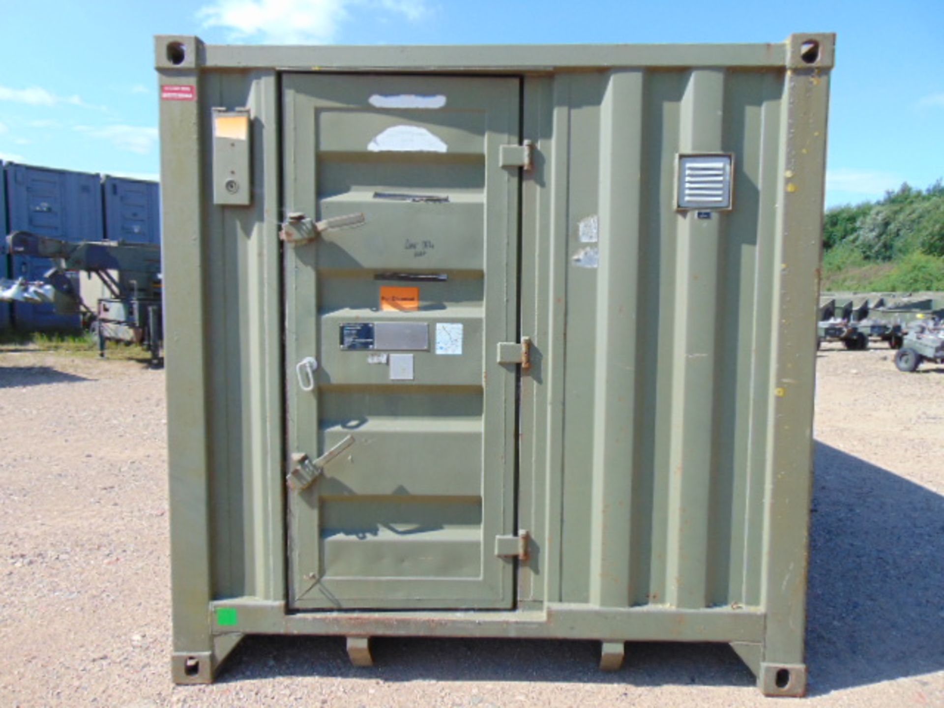 Demountable Front Line Ablution Unit in 20ft Container with hook loader, Twist Locks Etc - Image 2 of 23