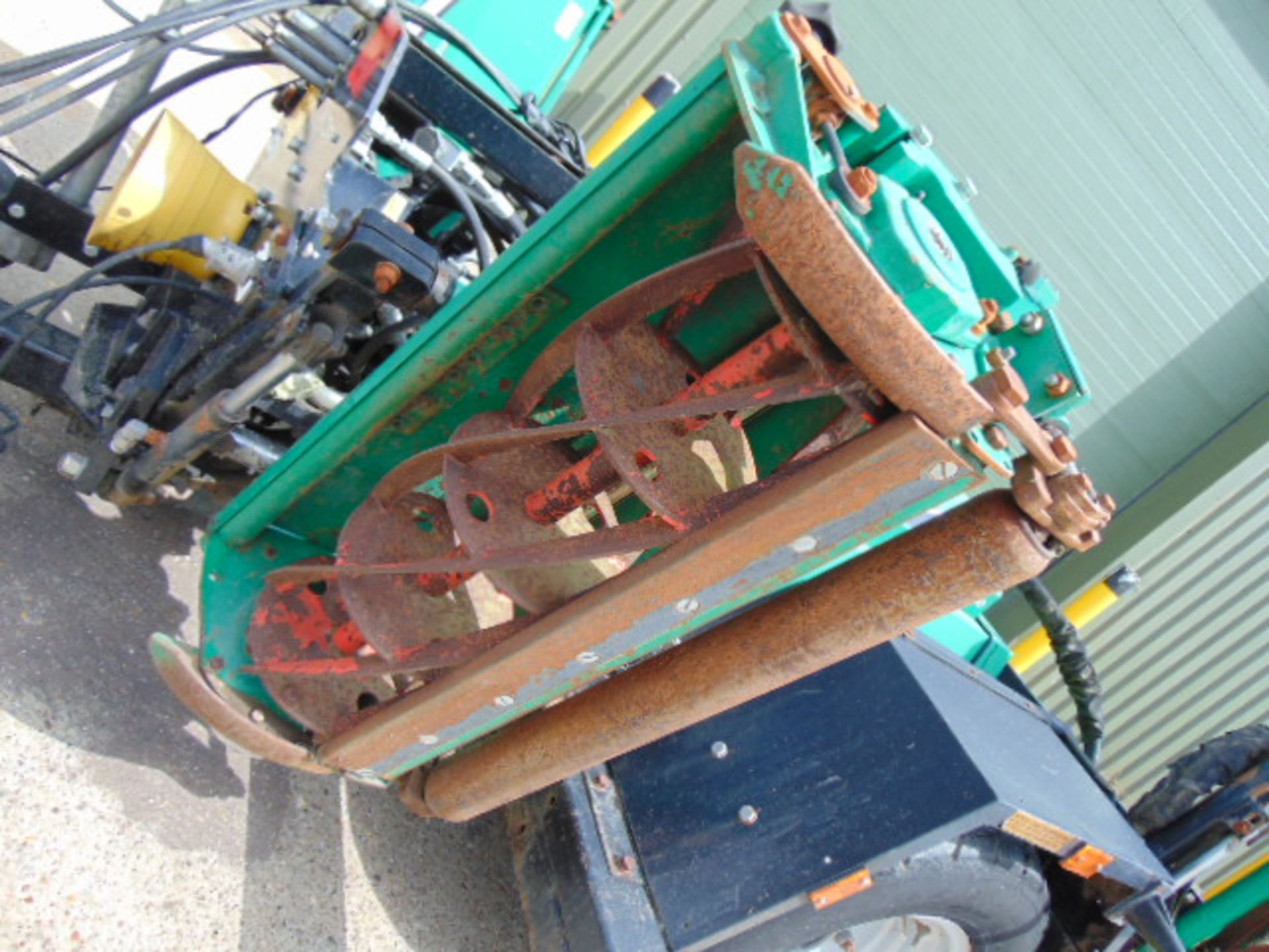 Ransomes TG3400 Trailed Hydraulic Gang Mowers ( 5 Deck ) from Council - Image 9 of 21