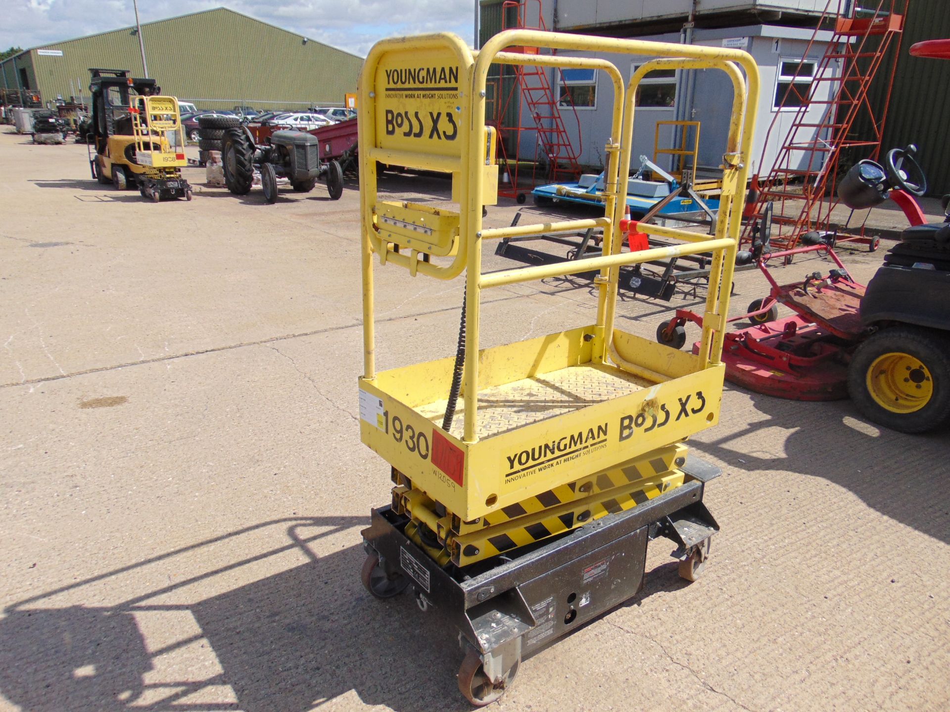 YOUNGMAN BOSS X3 MOBILE SCISSOR LIFT - Image 3 of 10