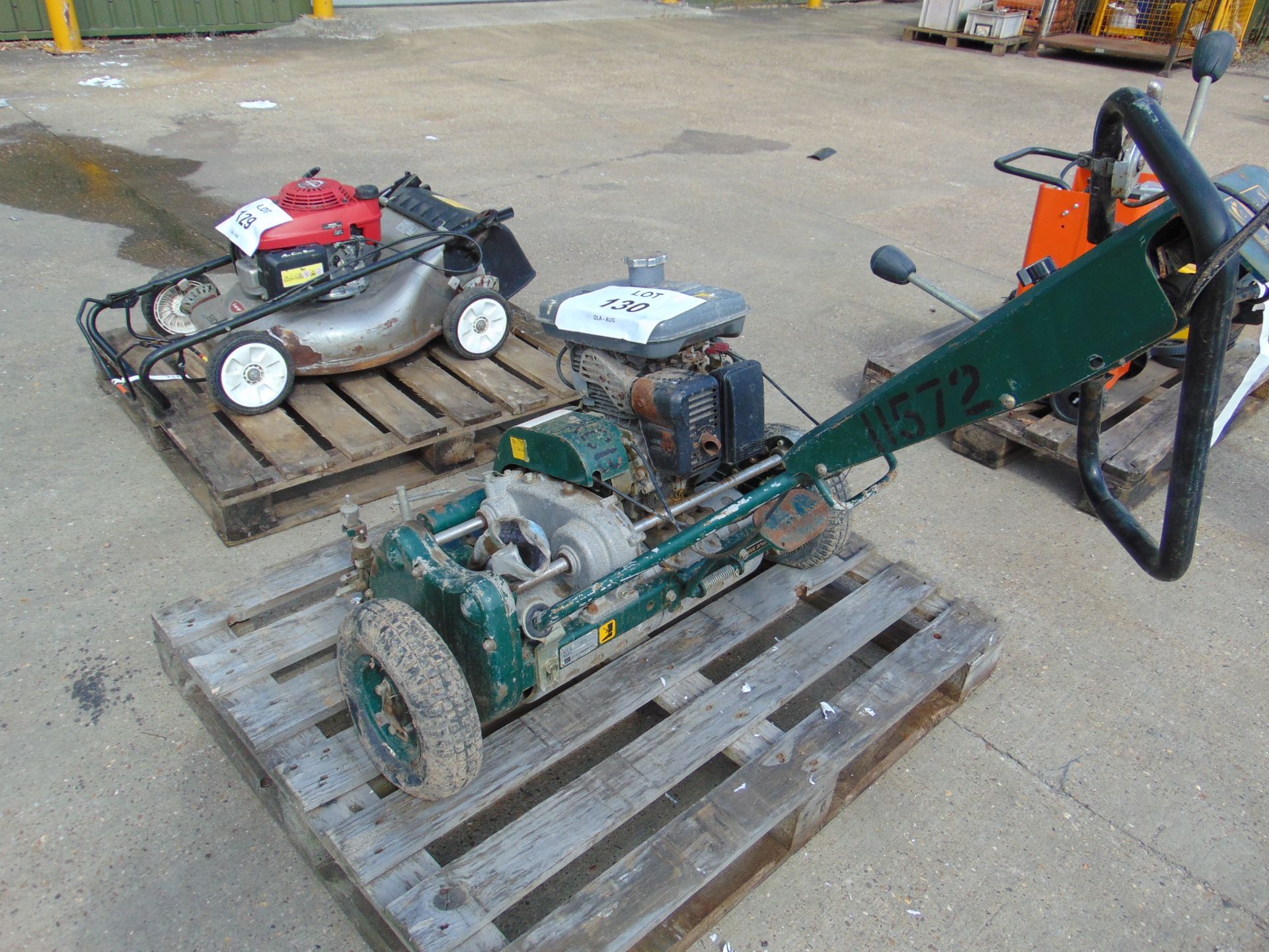 GREENS MOWER 56 WITH 6 HP ENGINE - Image 3 of 5