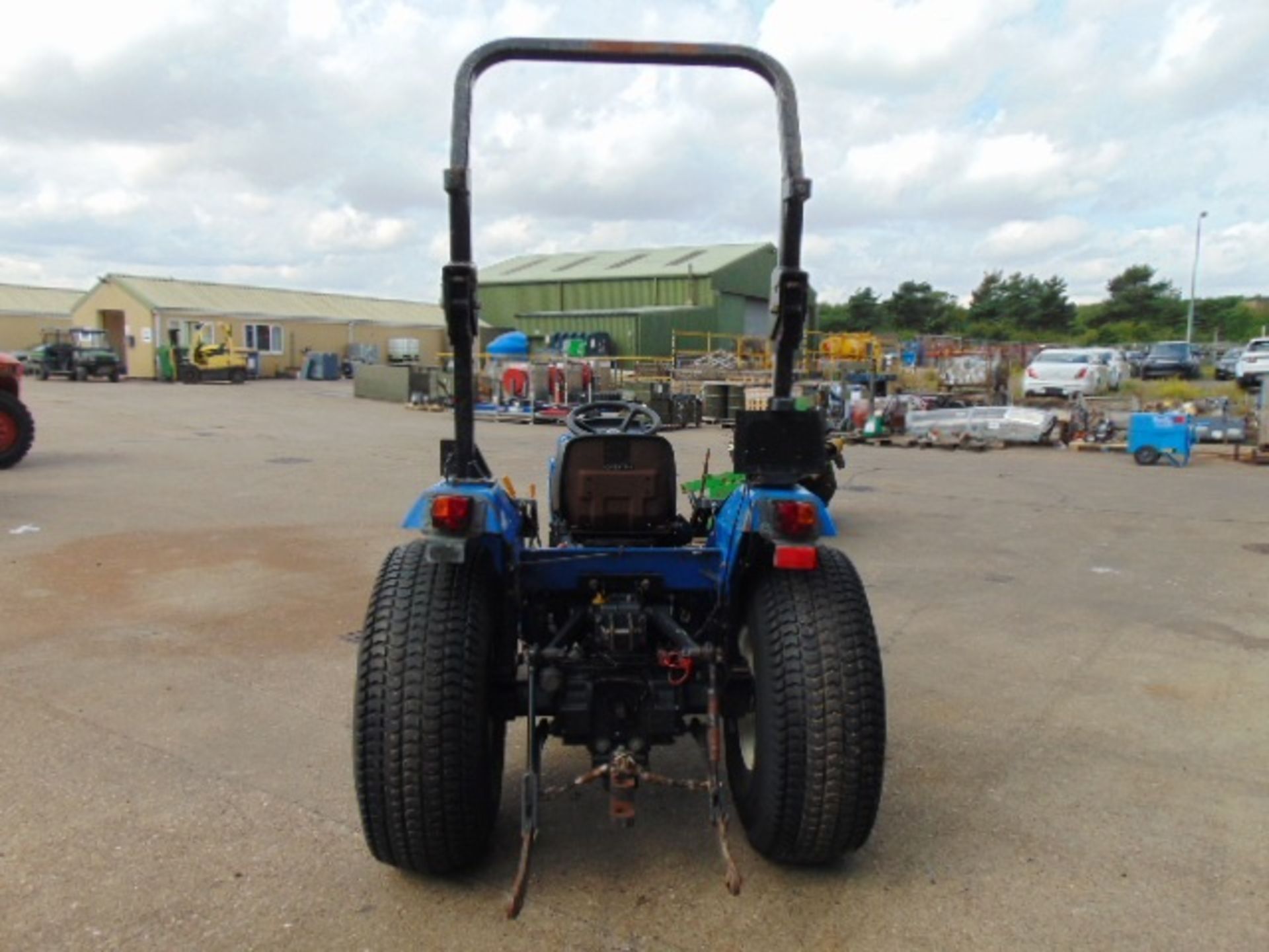 New Holland T1570 Compact Tractor shows ONLY 2,488 HOURS! - Bild 7 aus 16