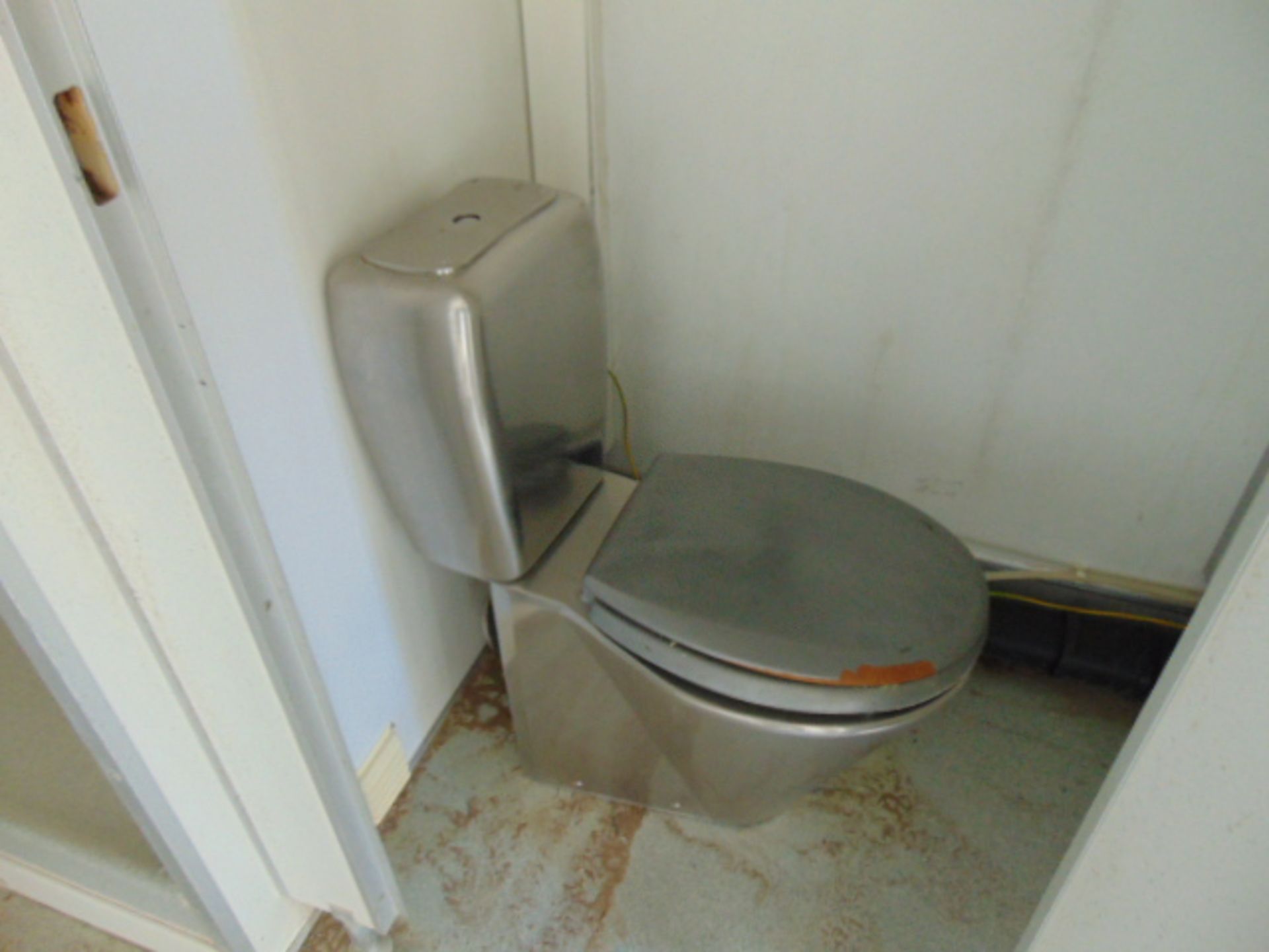 Demountable Front Line Ablution Unit in 20ft Container with hook loader, Twist Locks Etc - Image 17 of 23