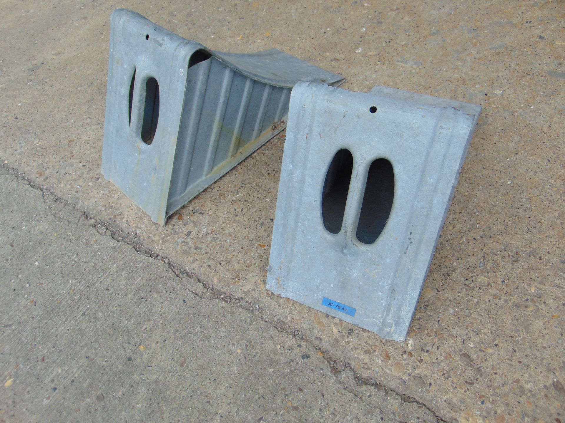 Heavy Duty 200mm wide Wheel Chocks - Image 2 of 2