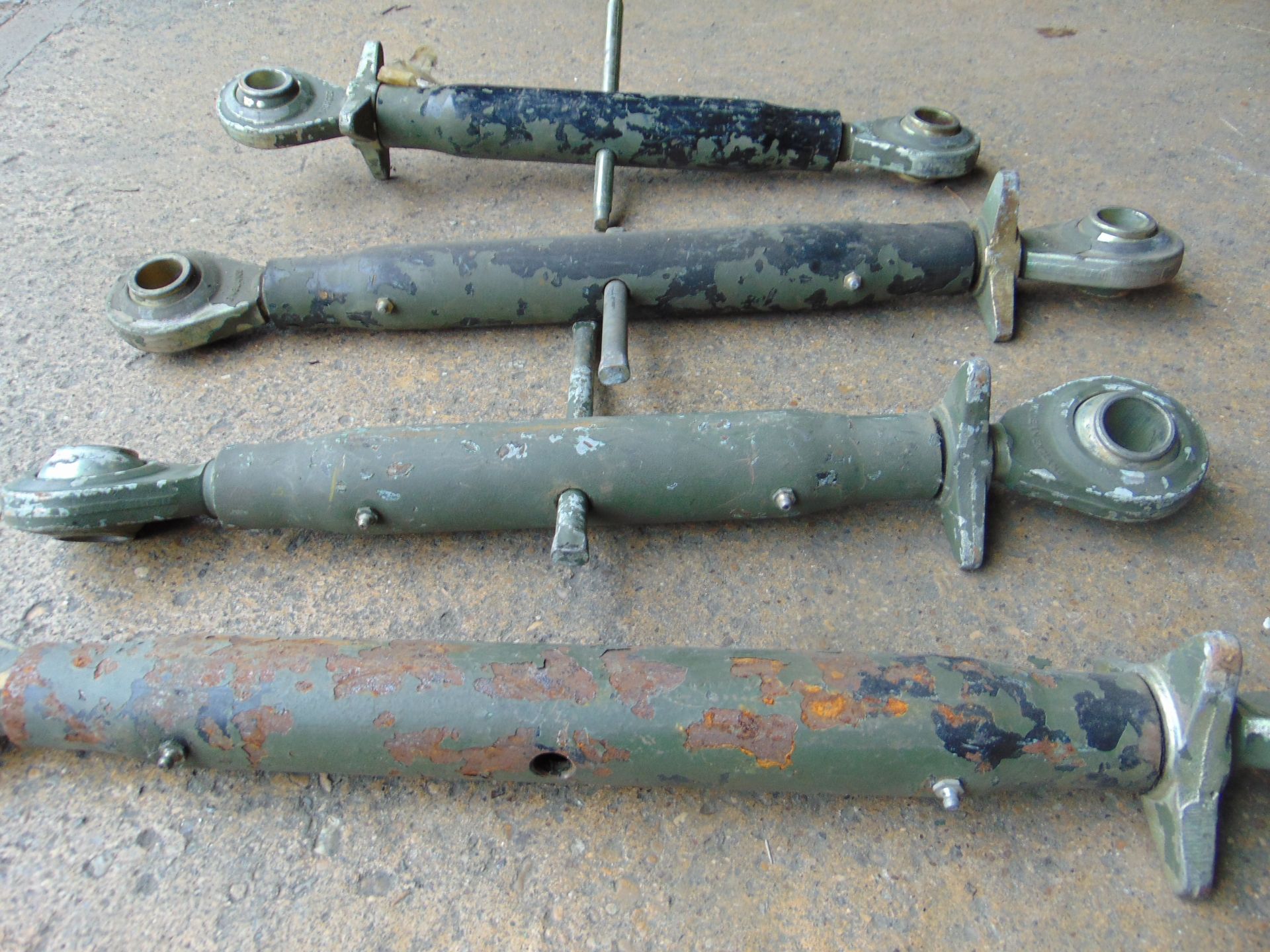 4 x HEAVY DUTY TRACTOR TOP LINKS - Image 2 of 4